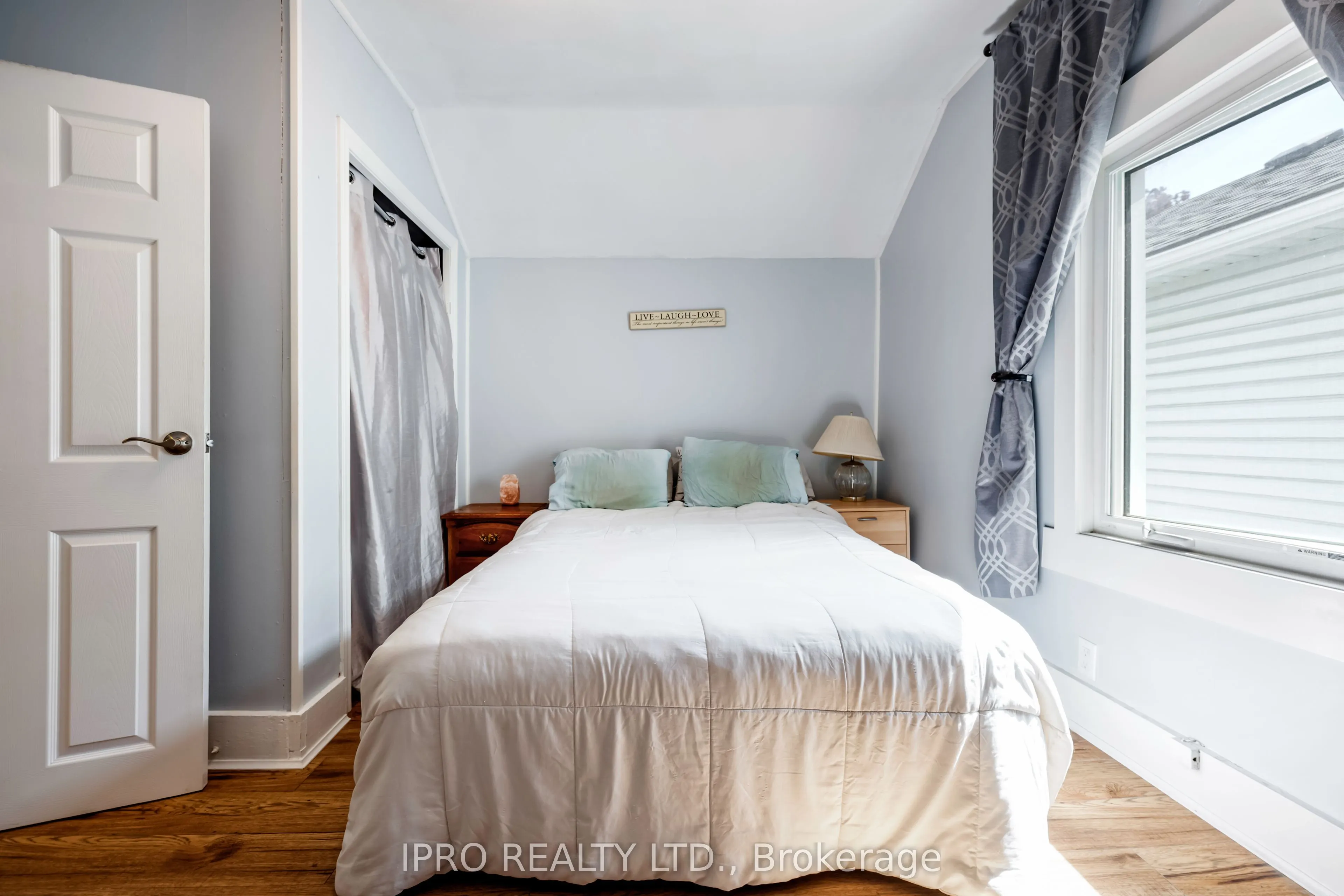 217 Main Street W