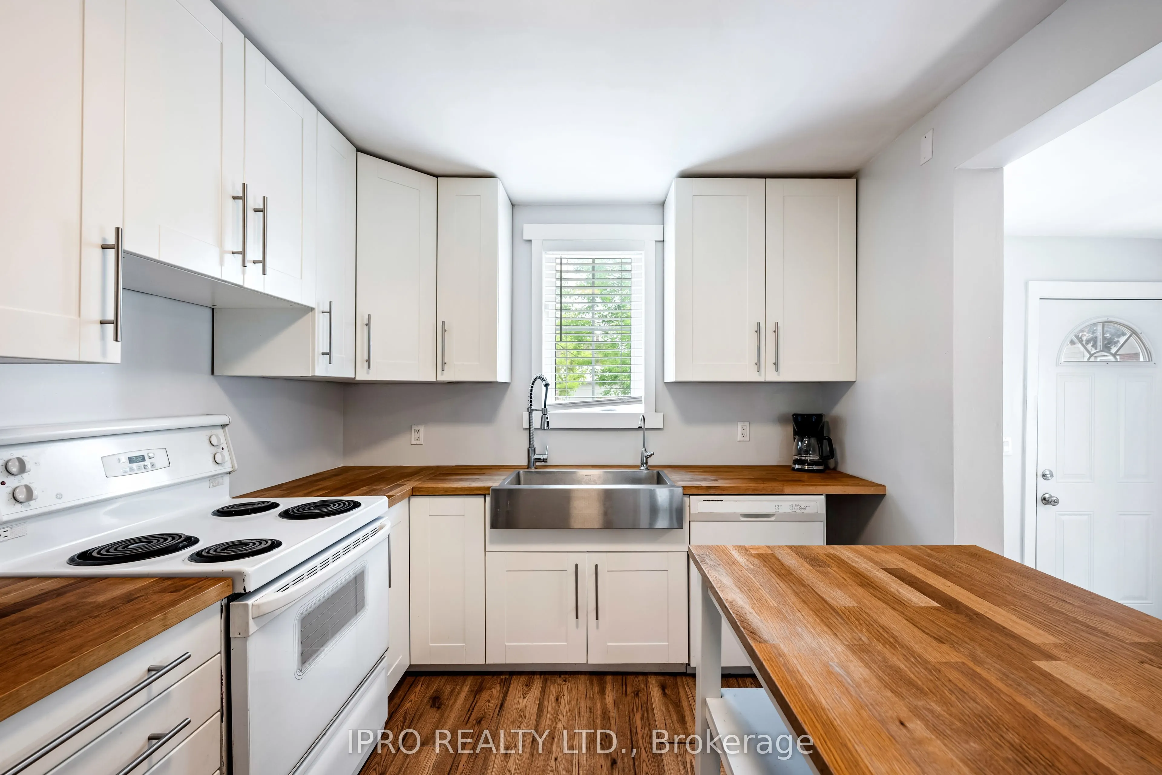217 Main Street W