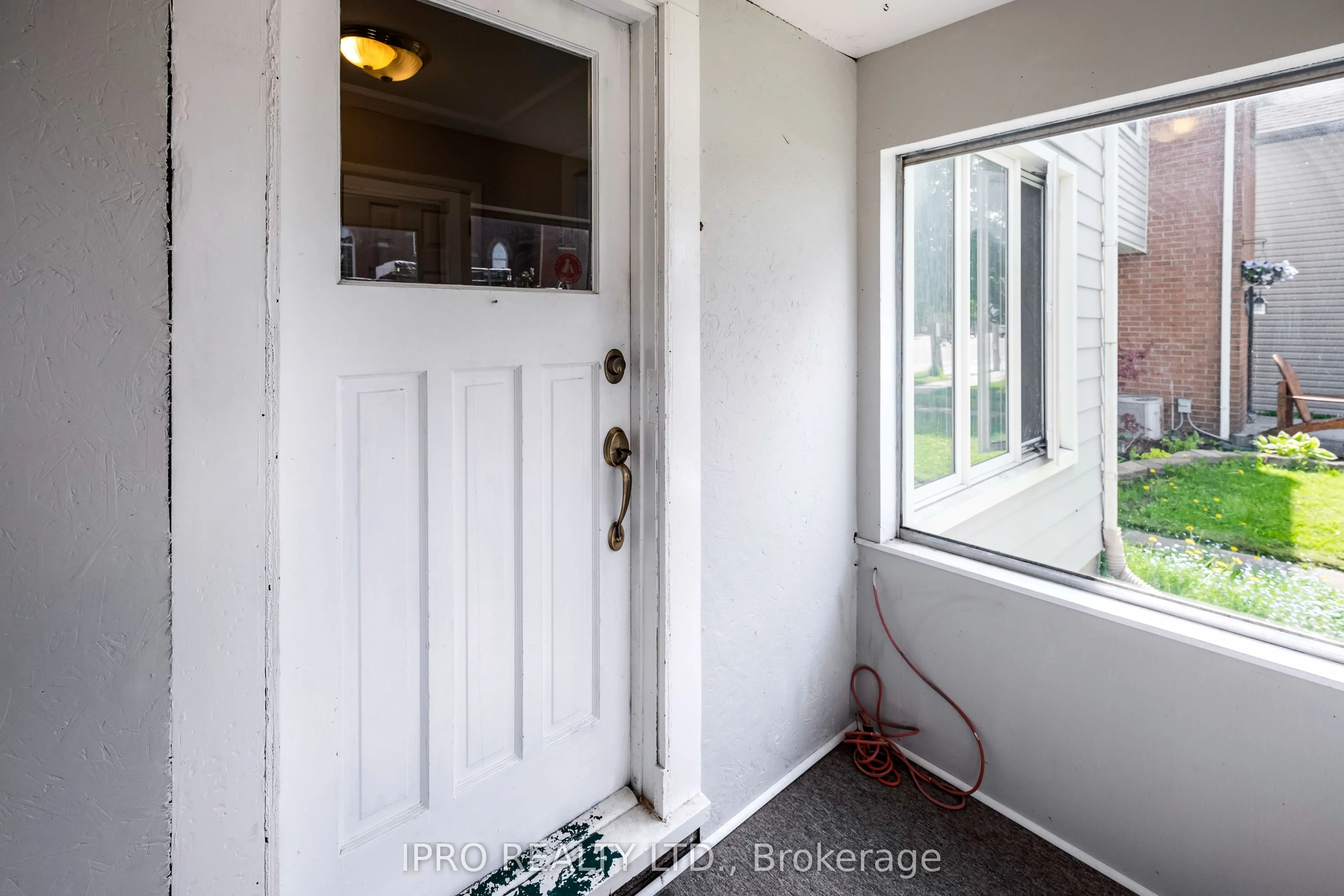 217 Main Street W