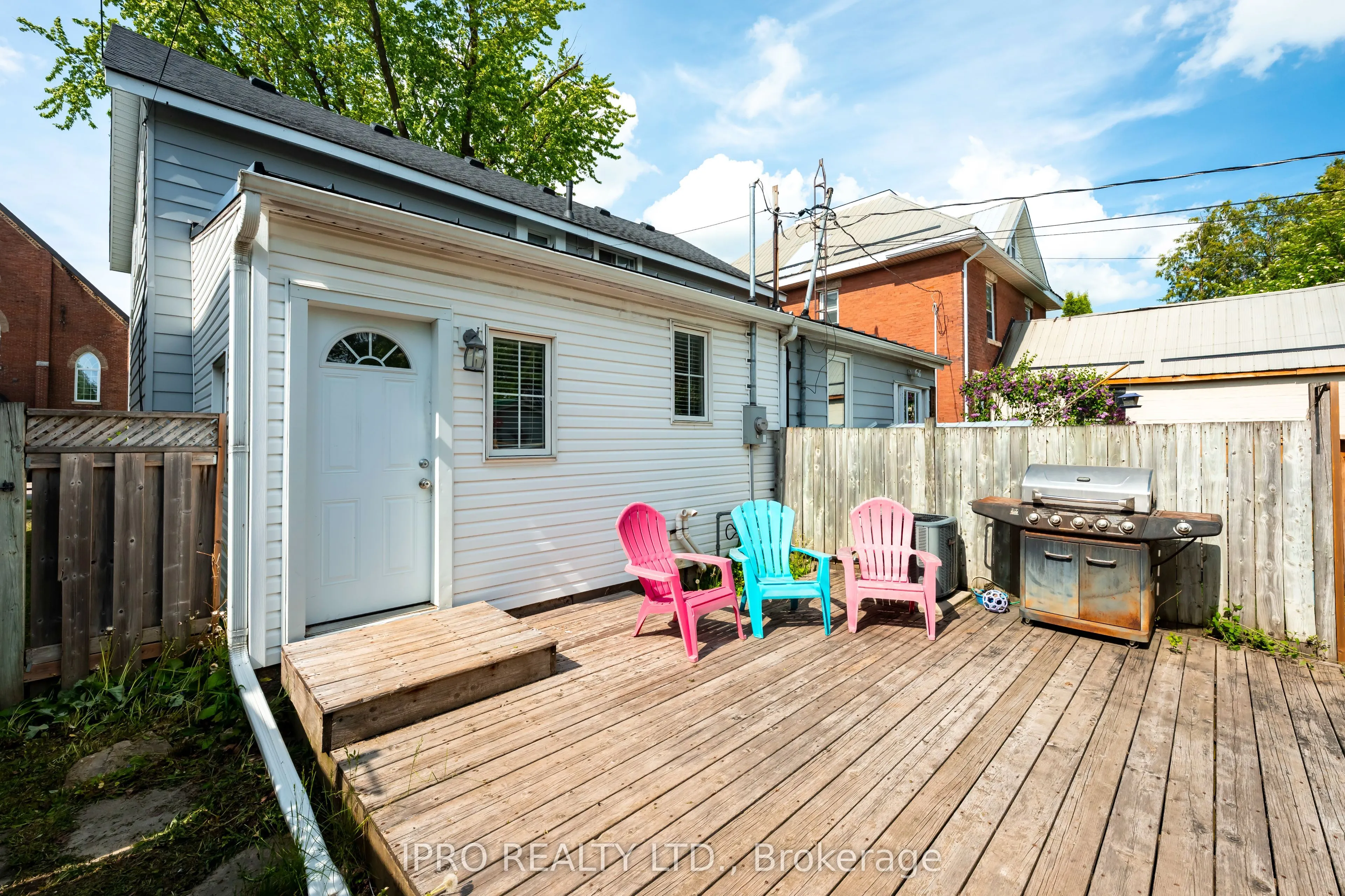 217 Main Street W