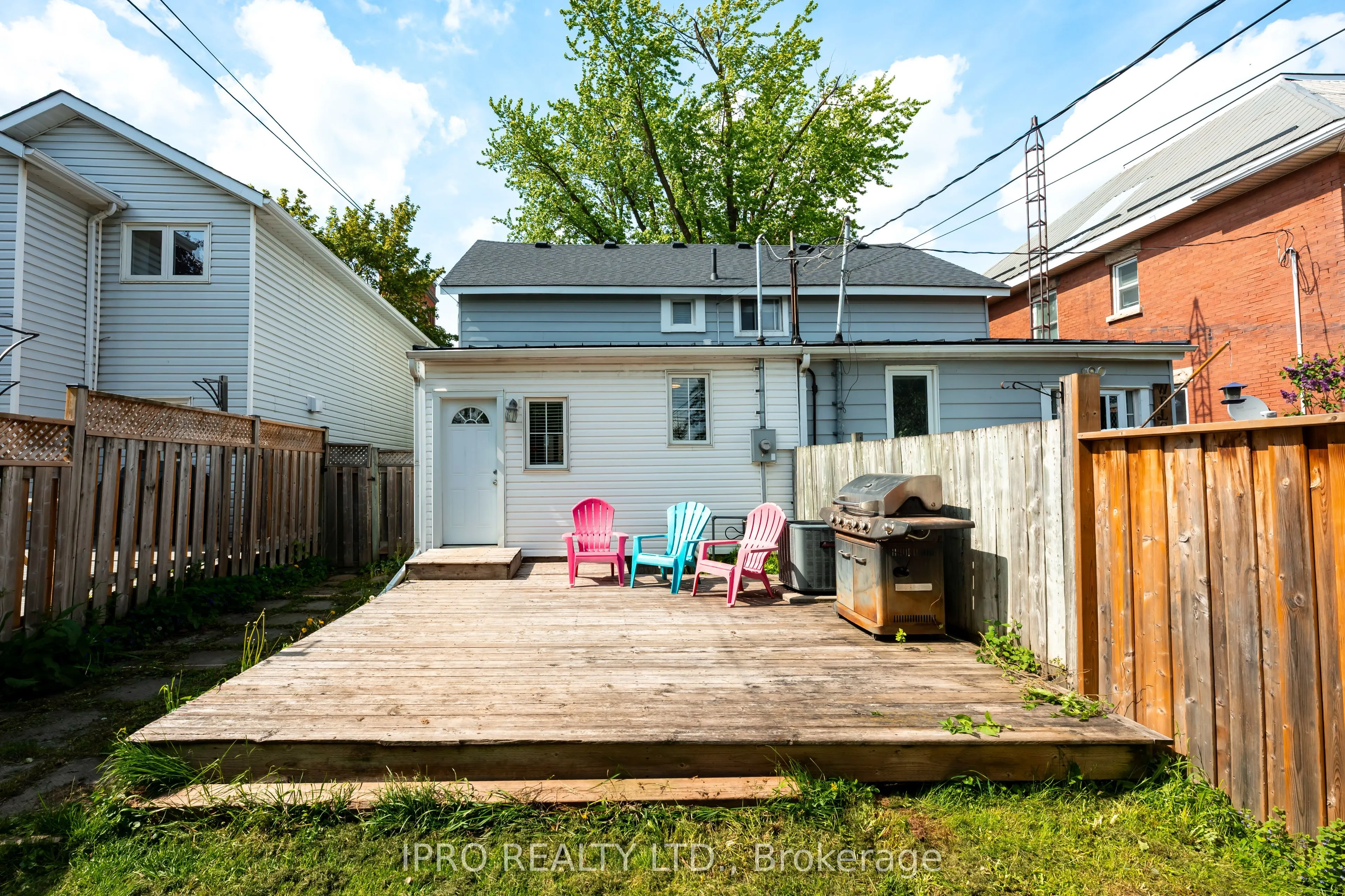 217 Main Street W
