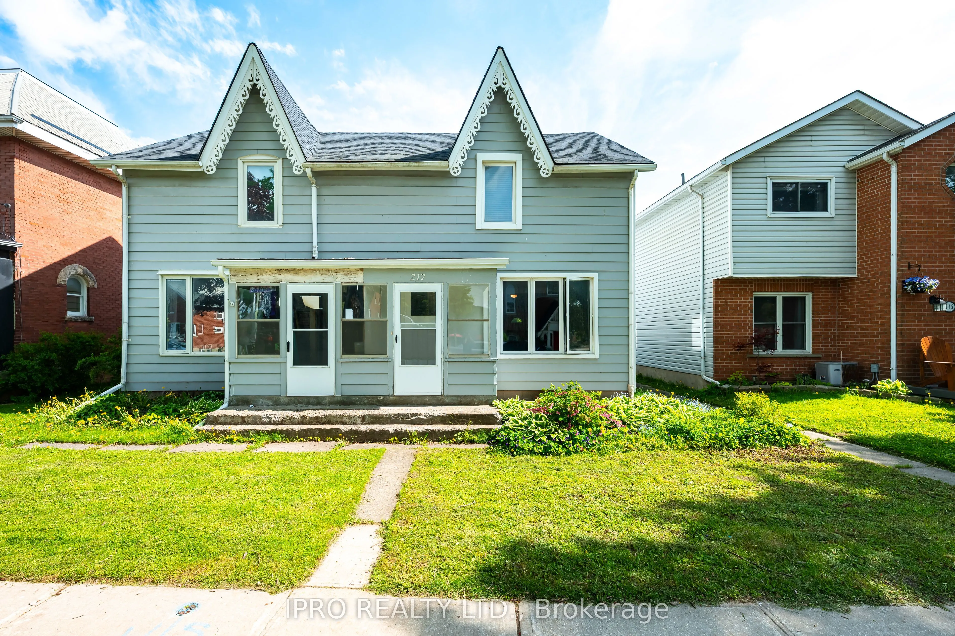 217 Main Street W