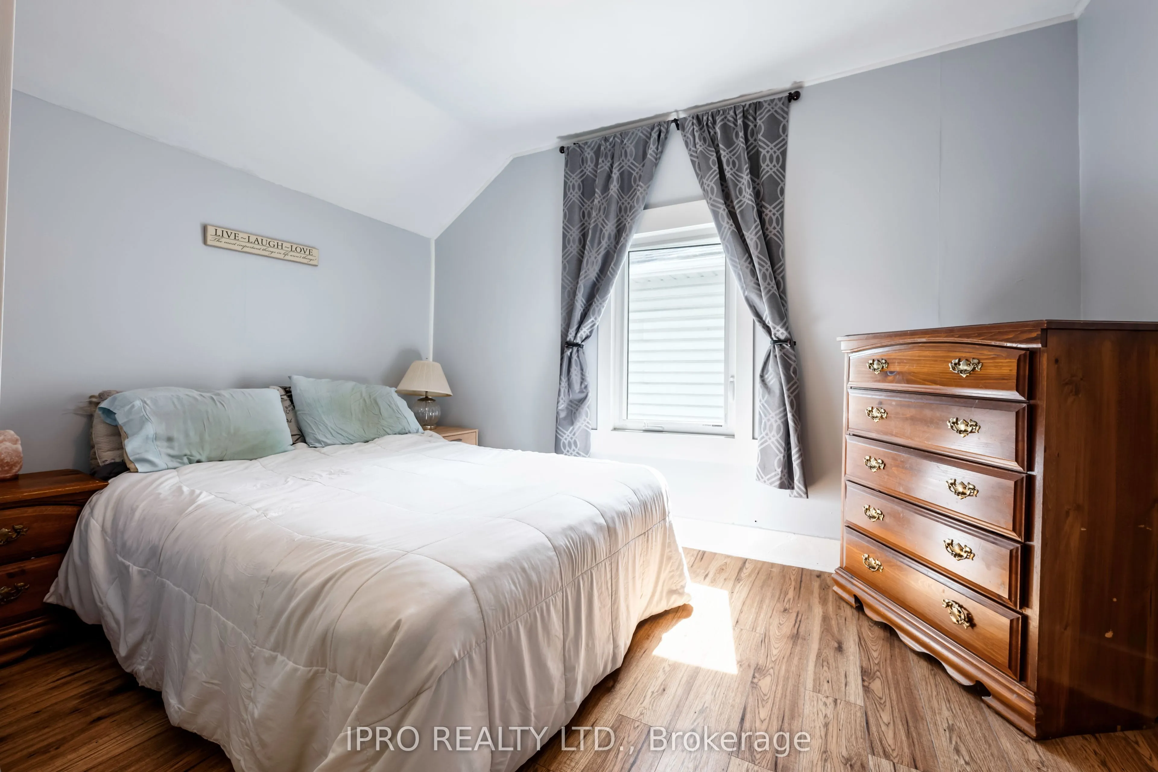 217 Main Street W