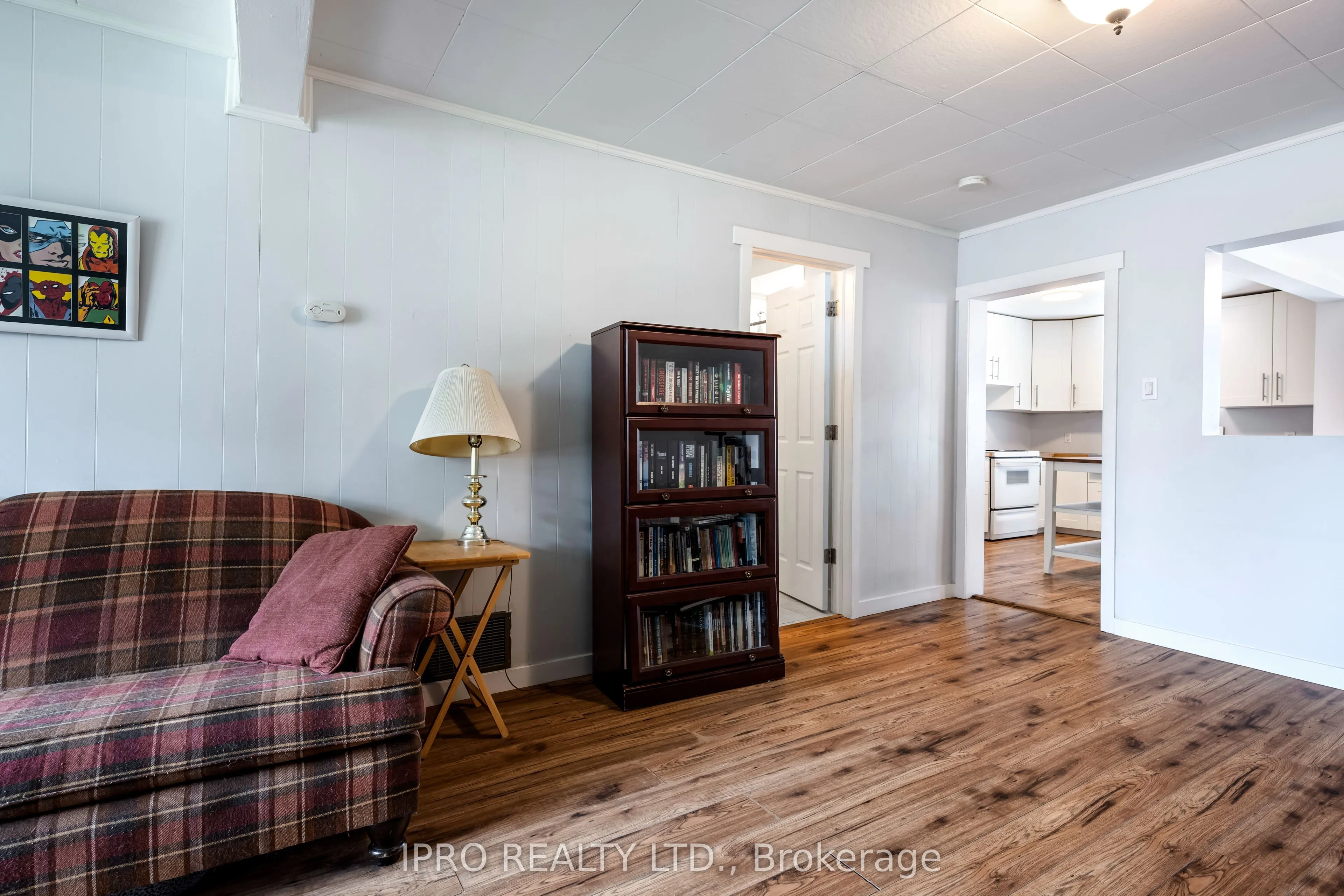 217 Main Street W