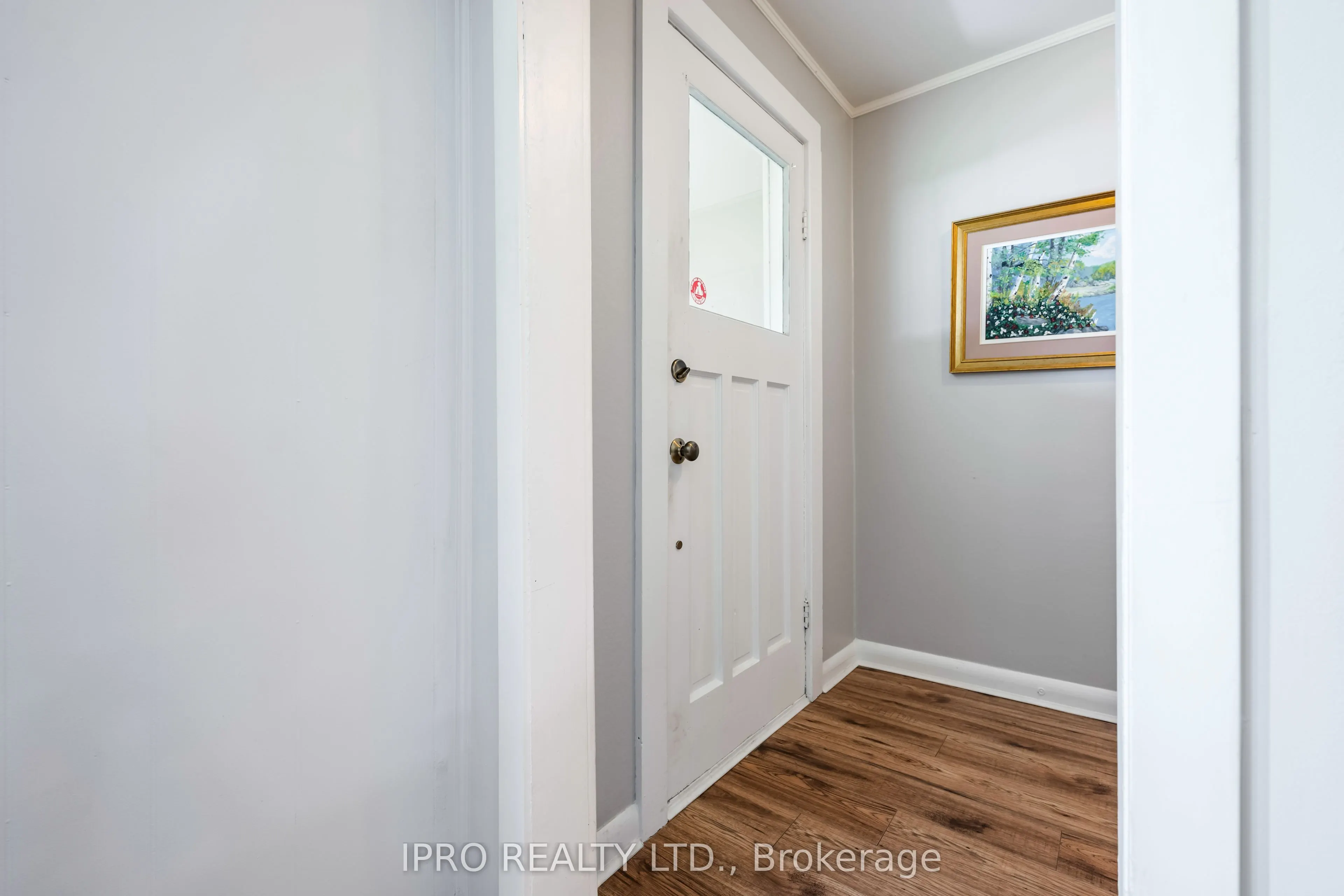 217 Main Street W