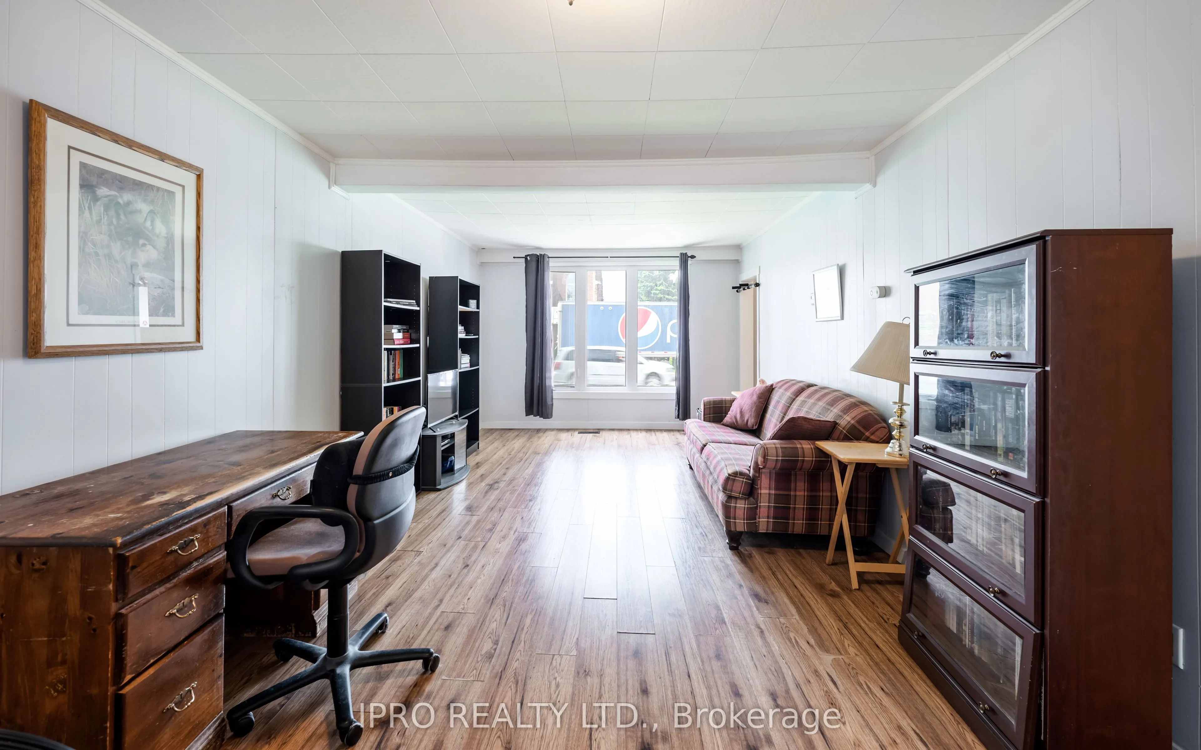 217 Main Street W