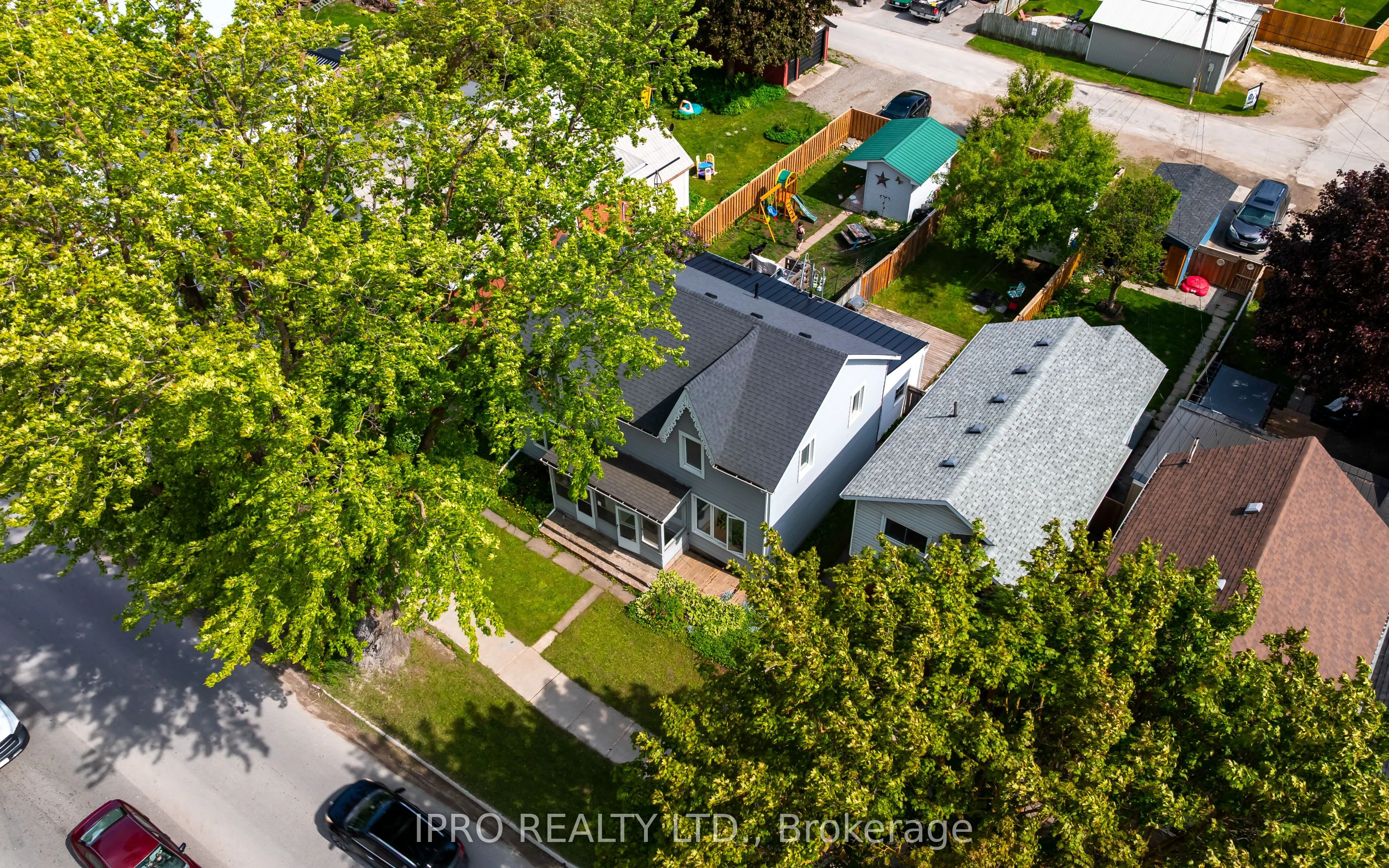 217 Main Street W