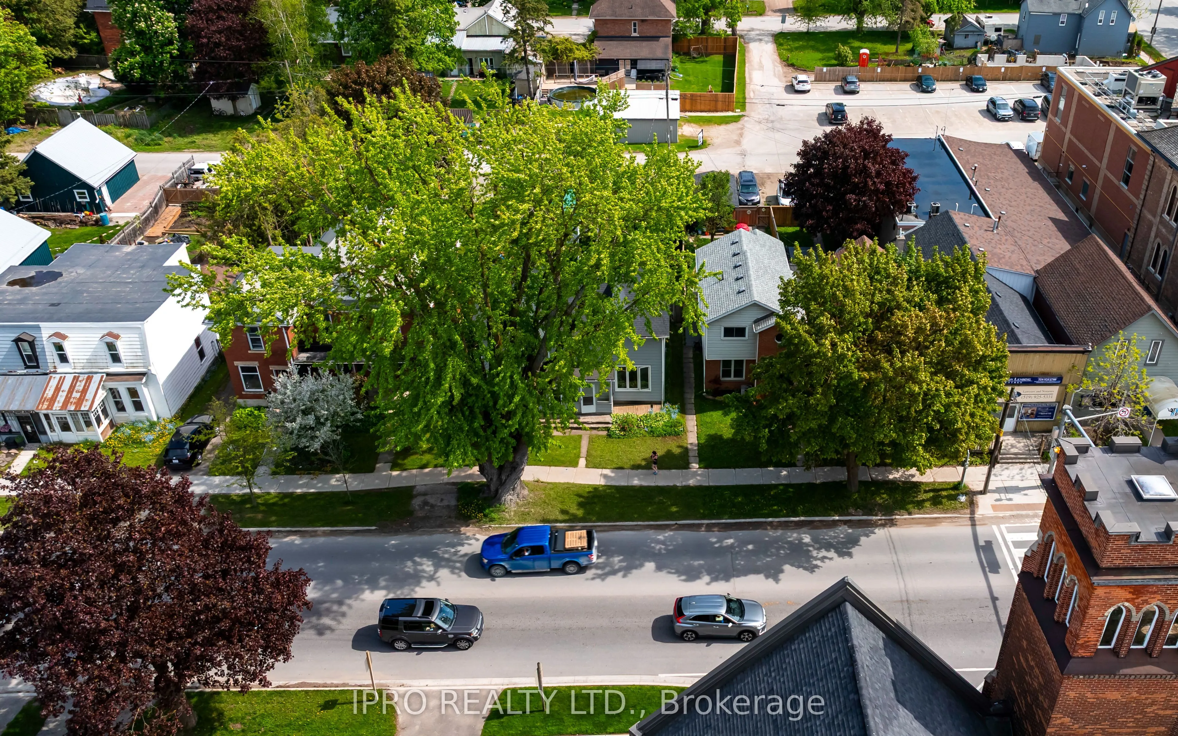 217 Main Street W