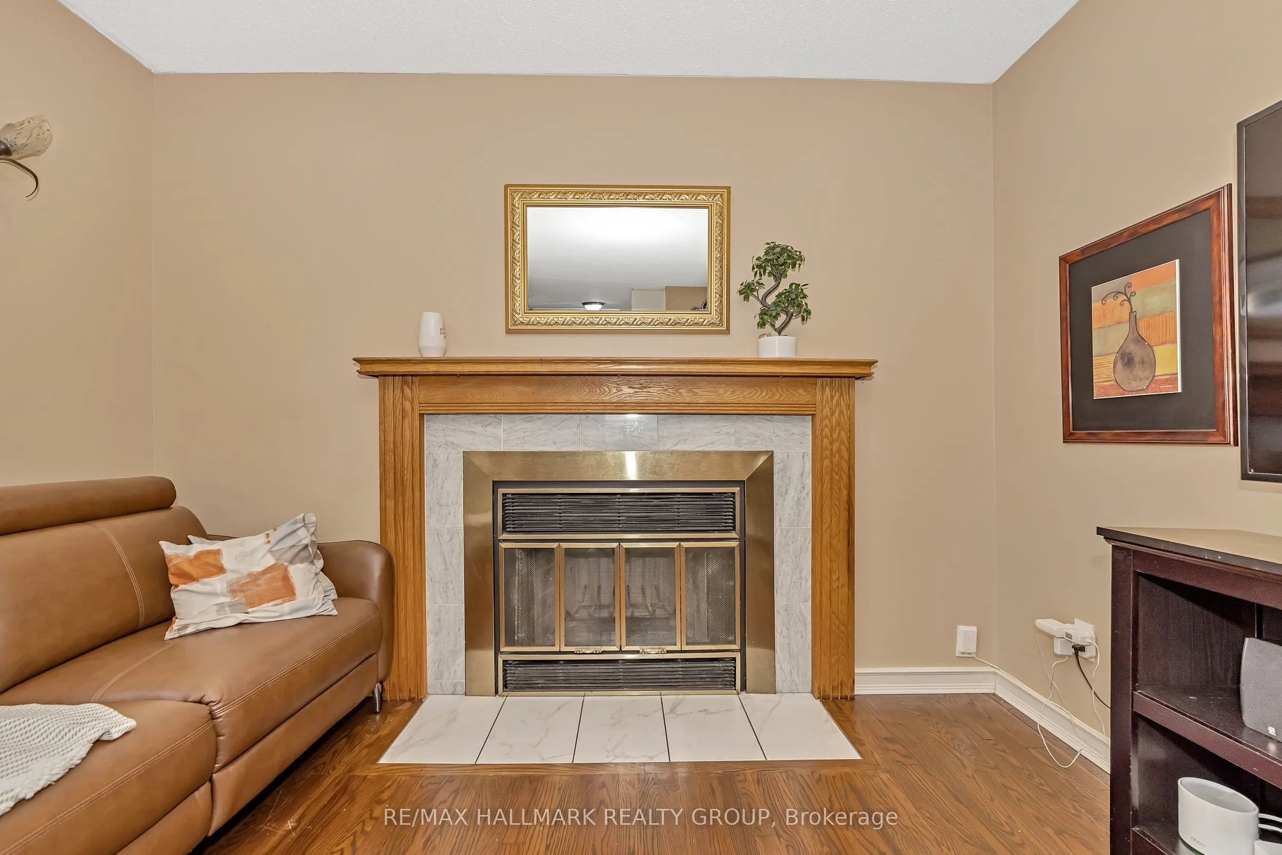 16 Hawley Crescent