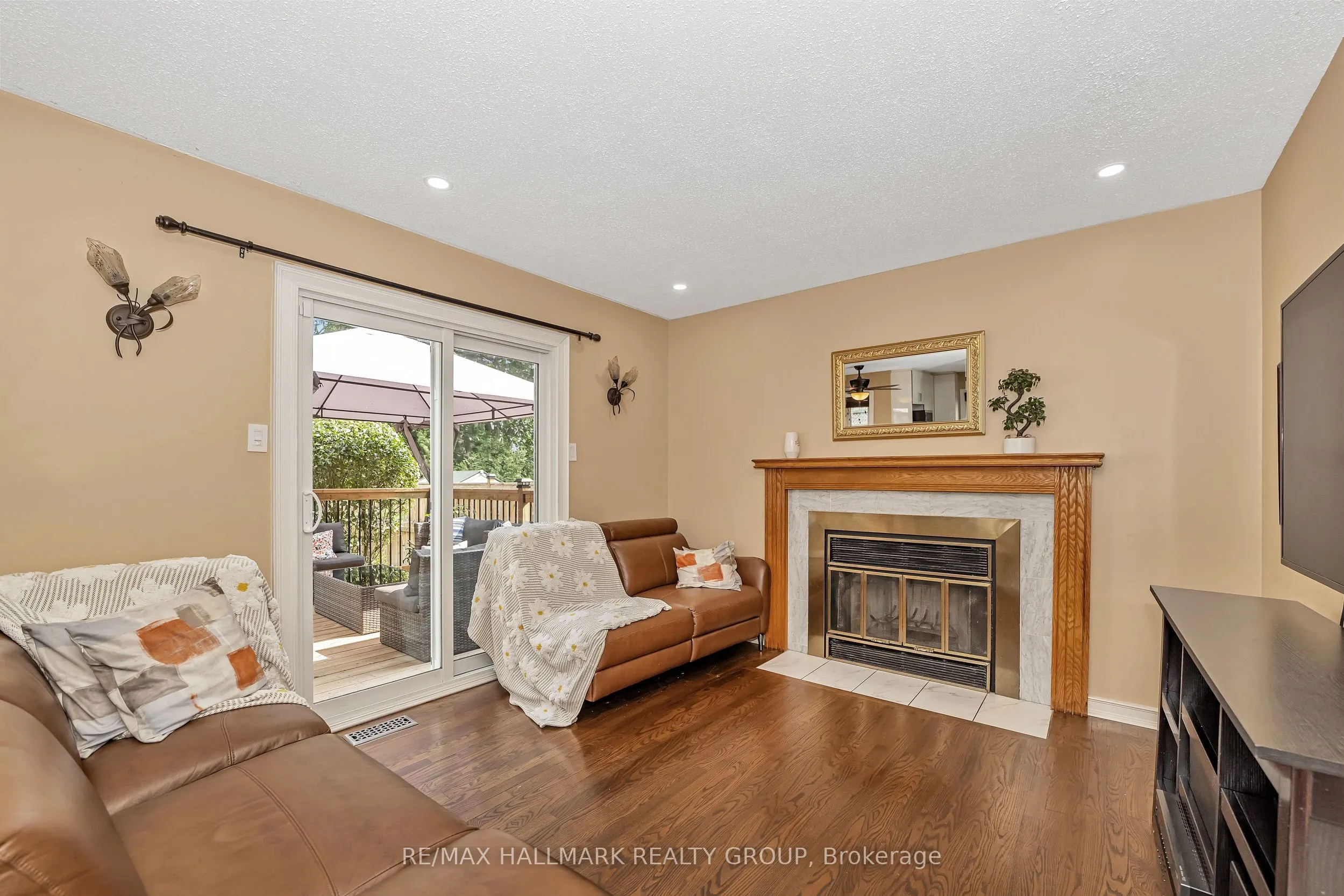 16 Hawley Crescent