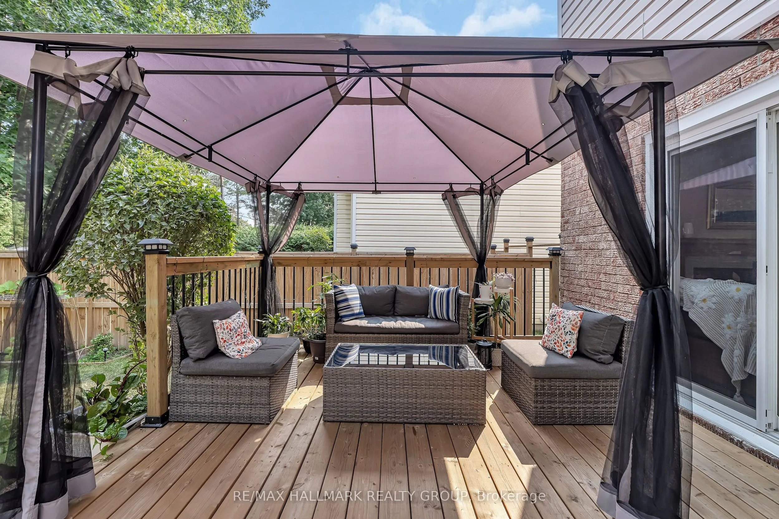 16 Hawley Crescent