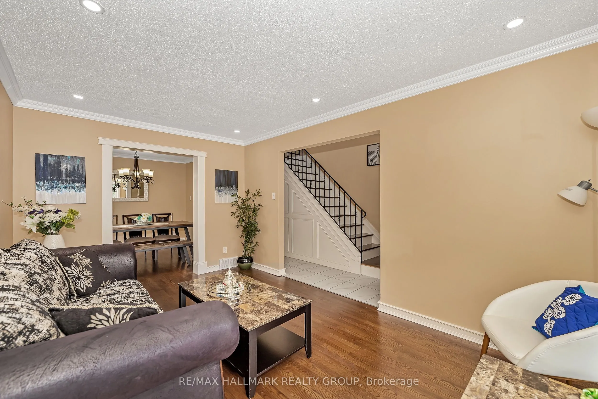 16 Hawley Crescent