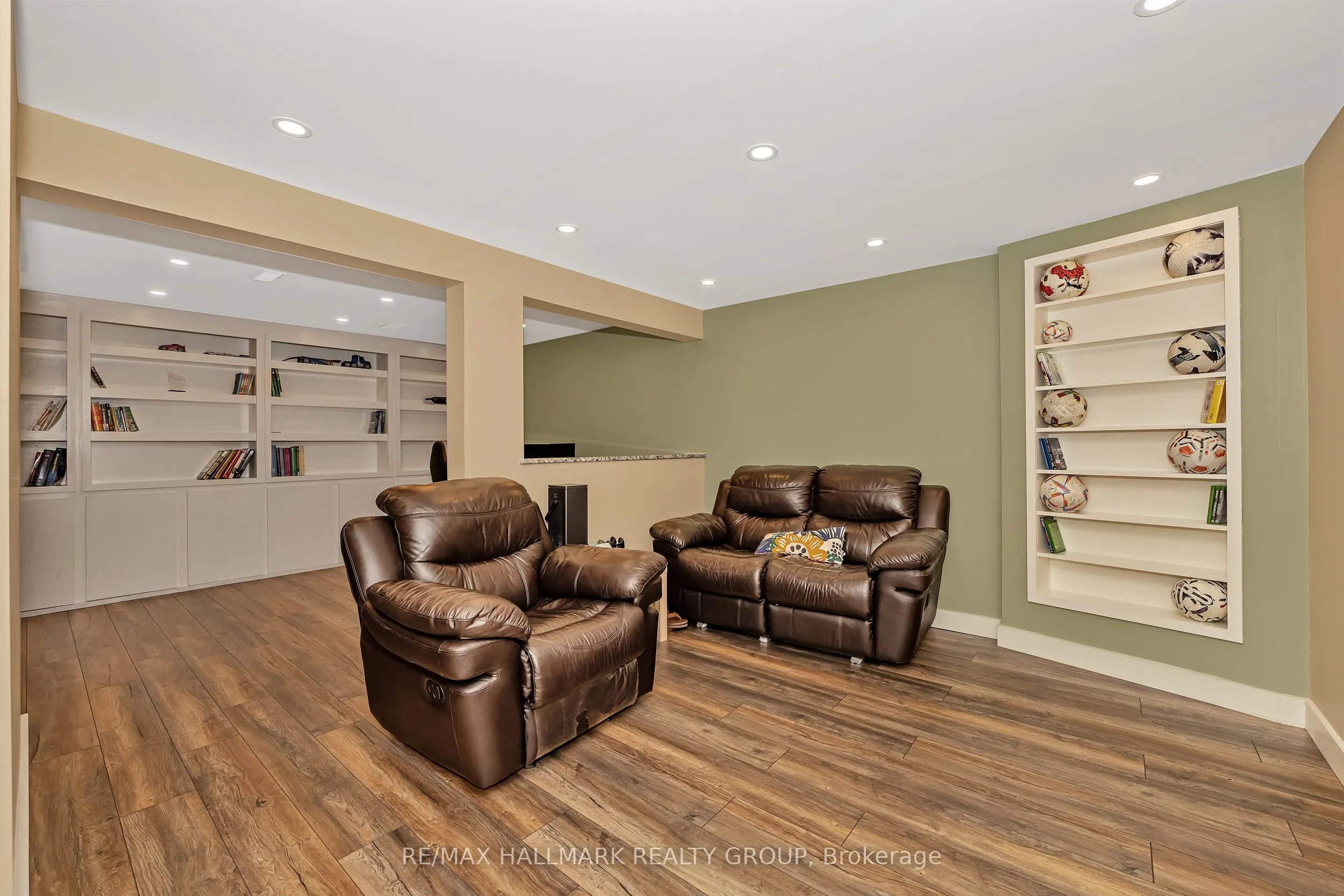 16 Hawley Crescent