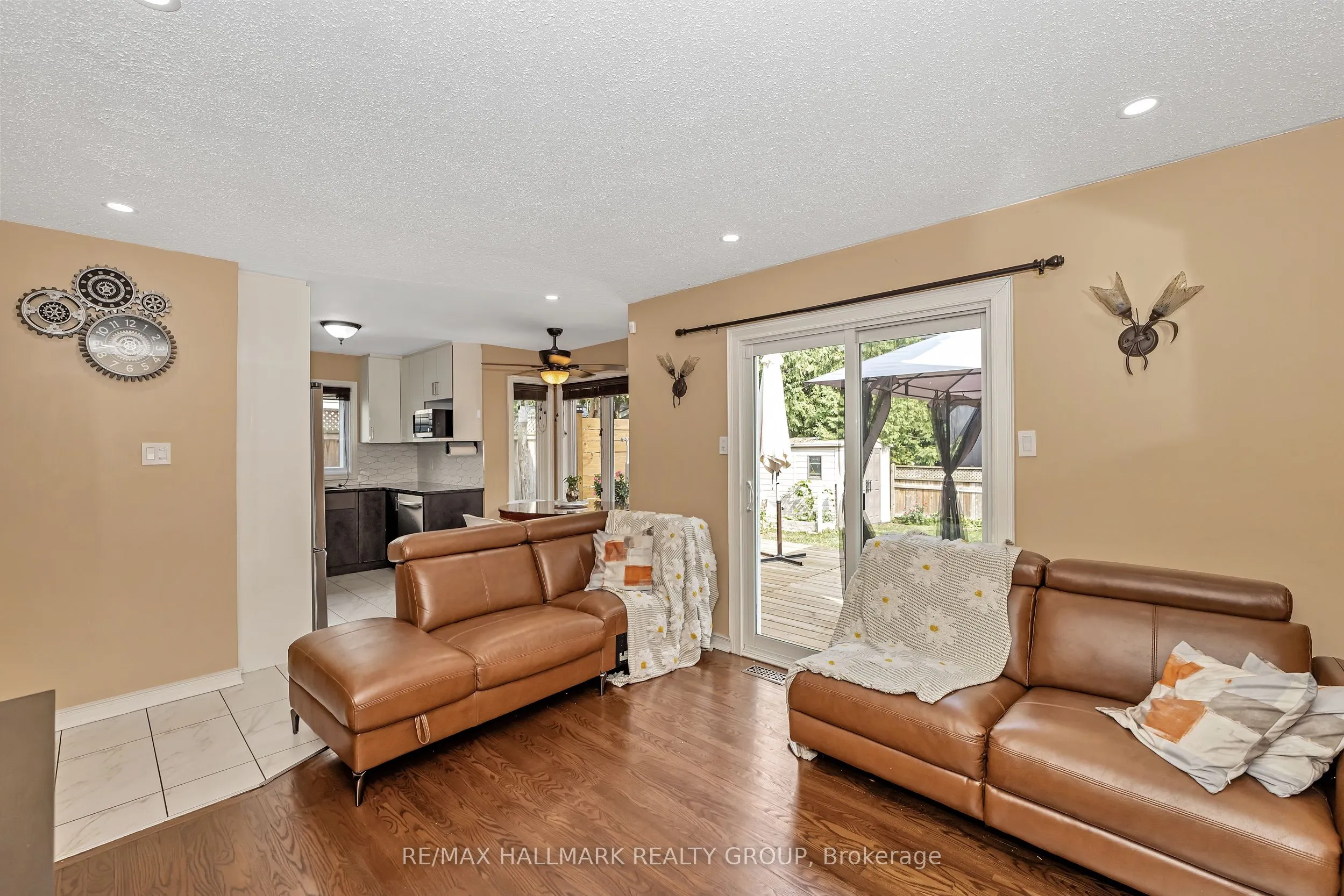 16 Hawley Crescent