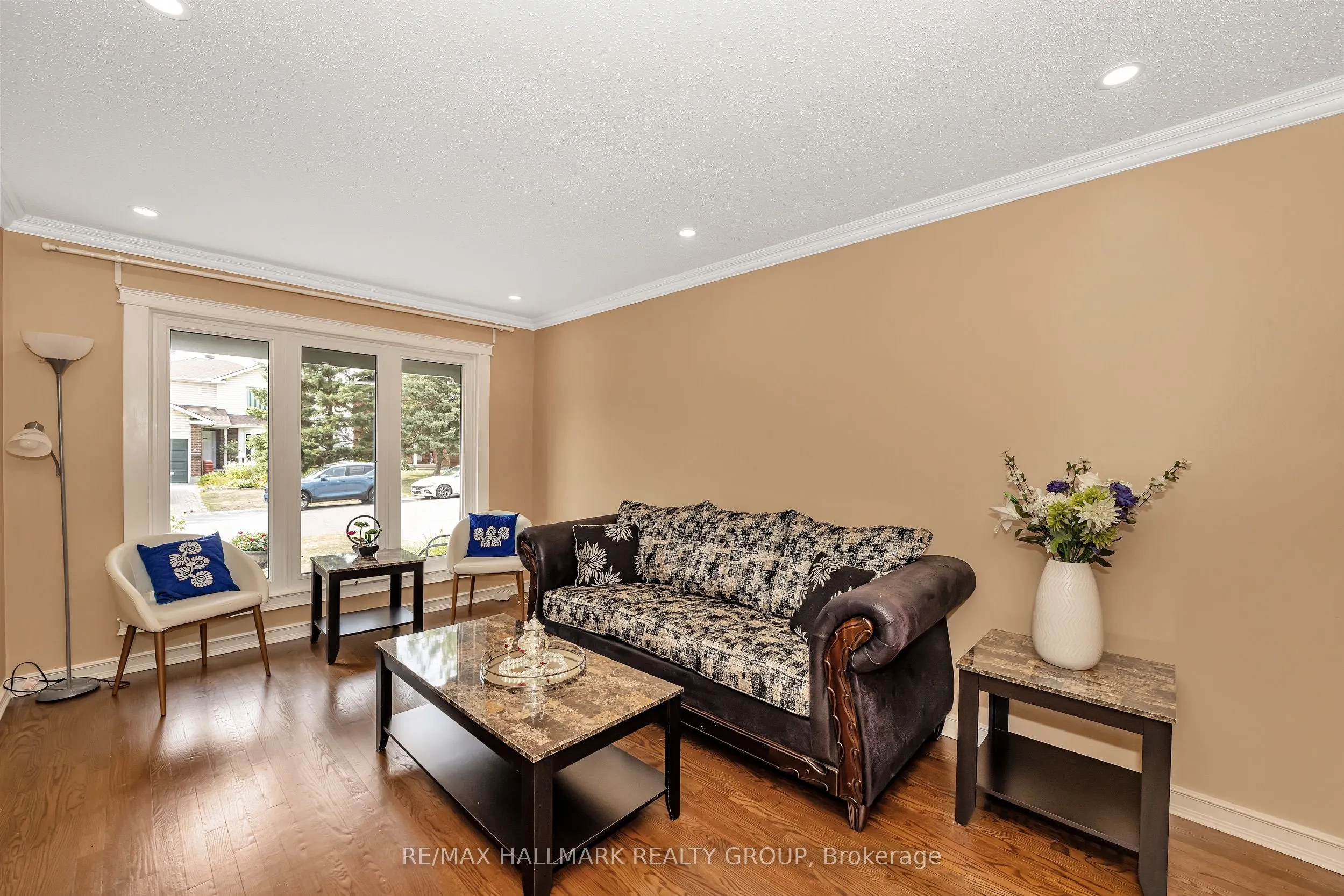 16 Hawley Crescent