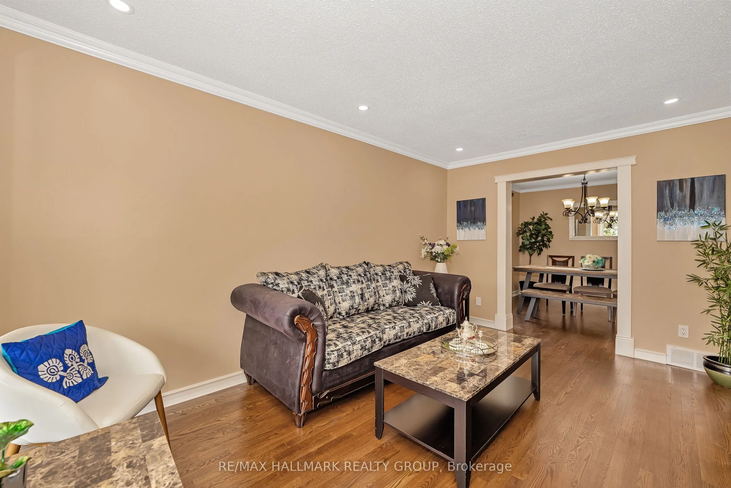 16 Hawley Crescent