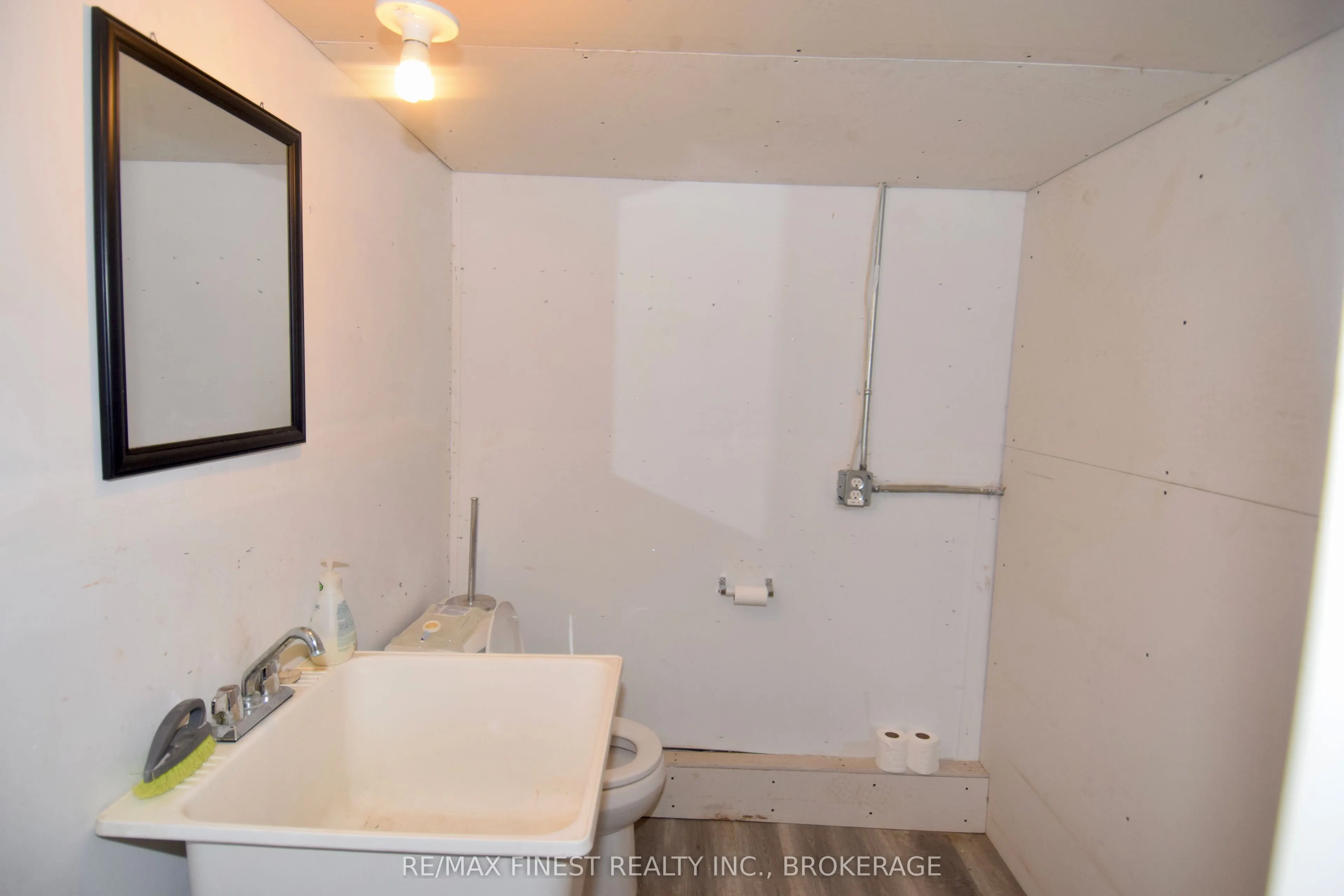 212 Camden Road, #2