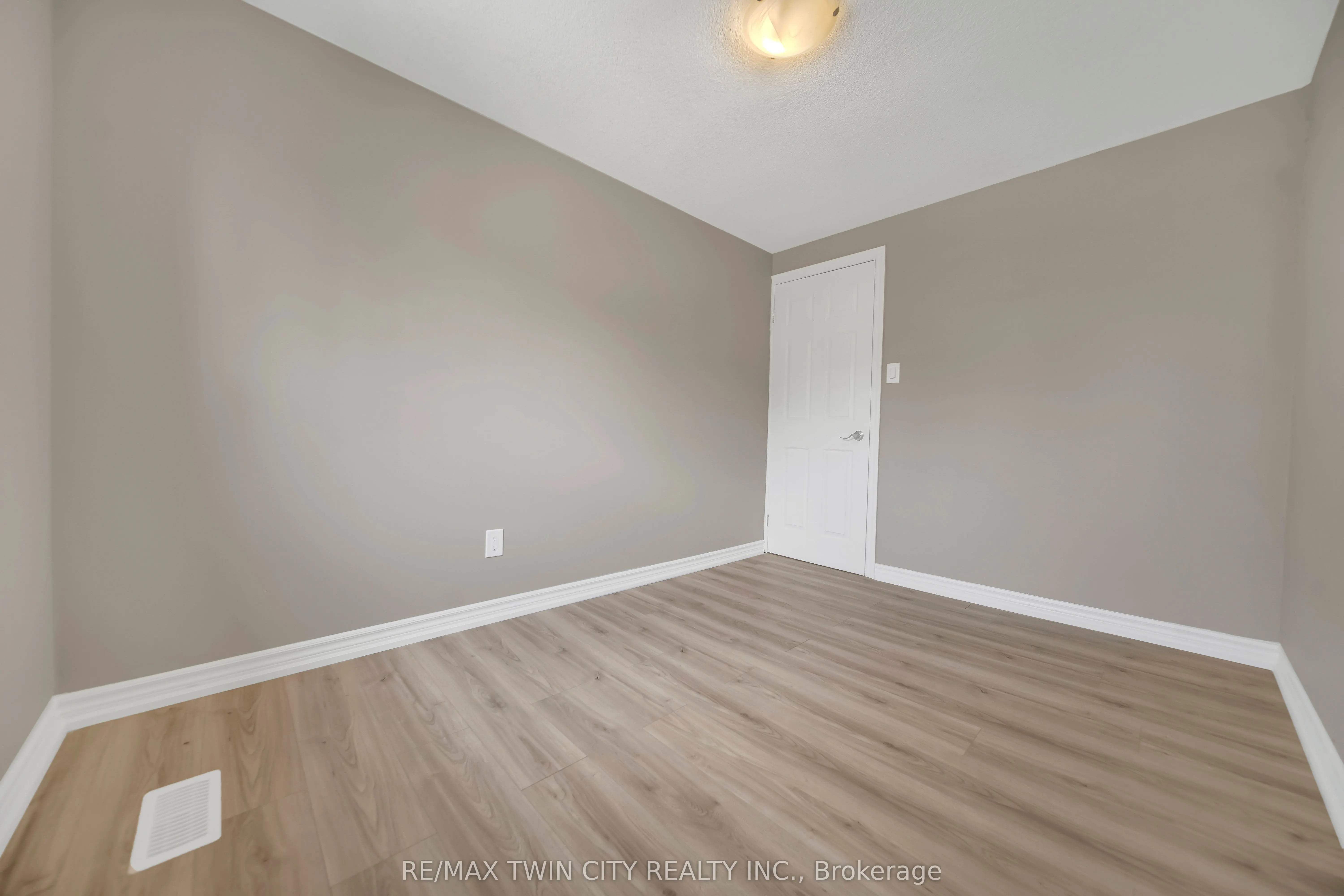 28 Uxbridge Crescent