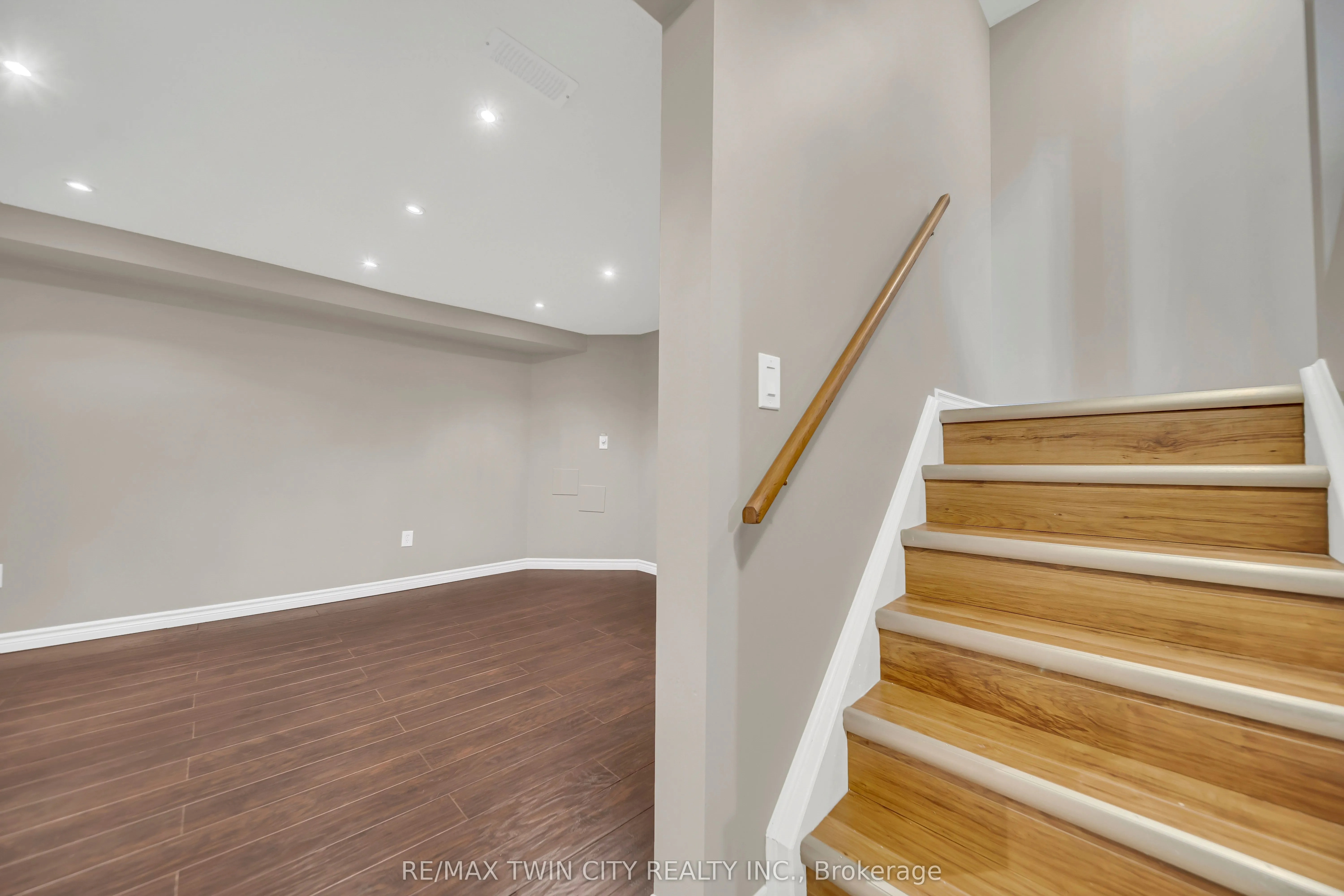28 Uxbridge Crescent