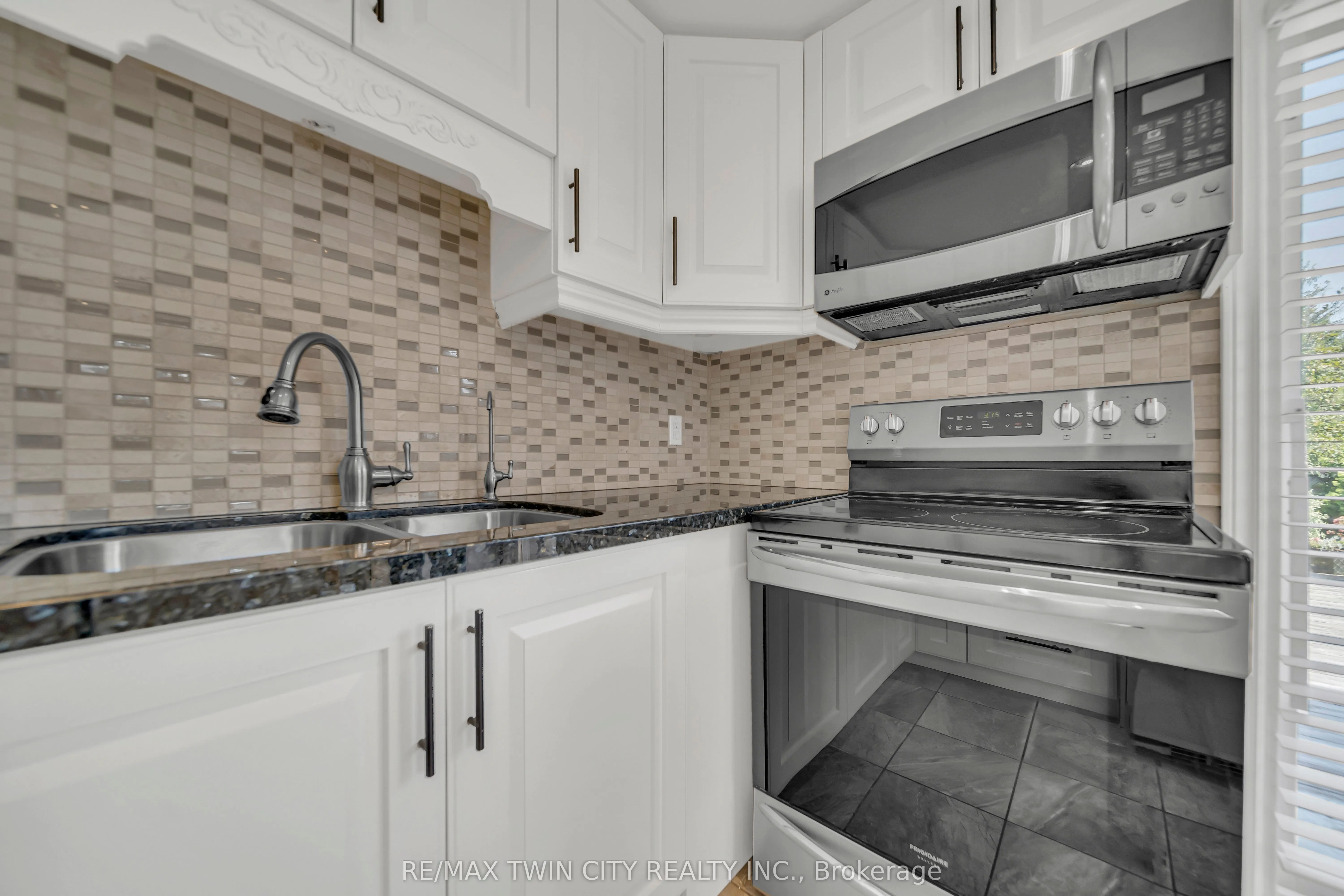 28 Uxbridge Crescent