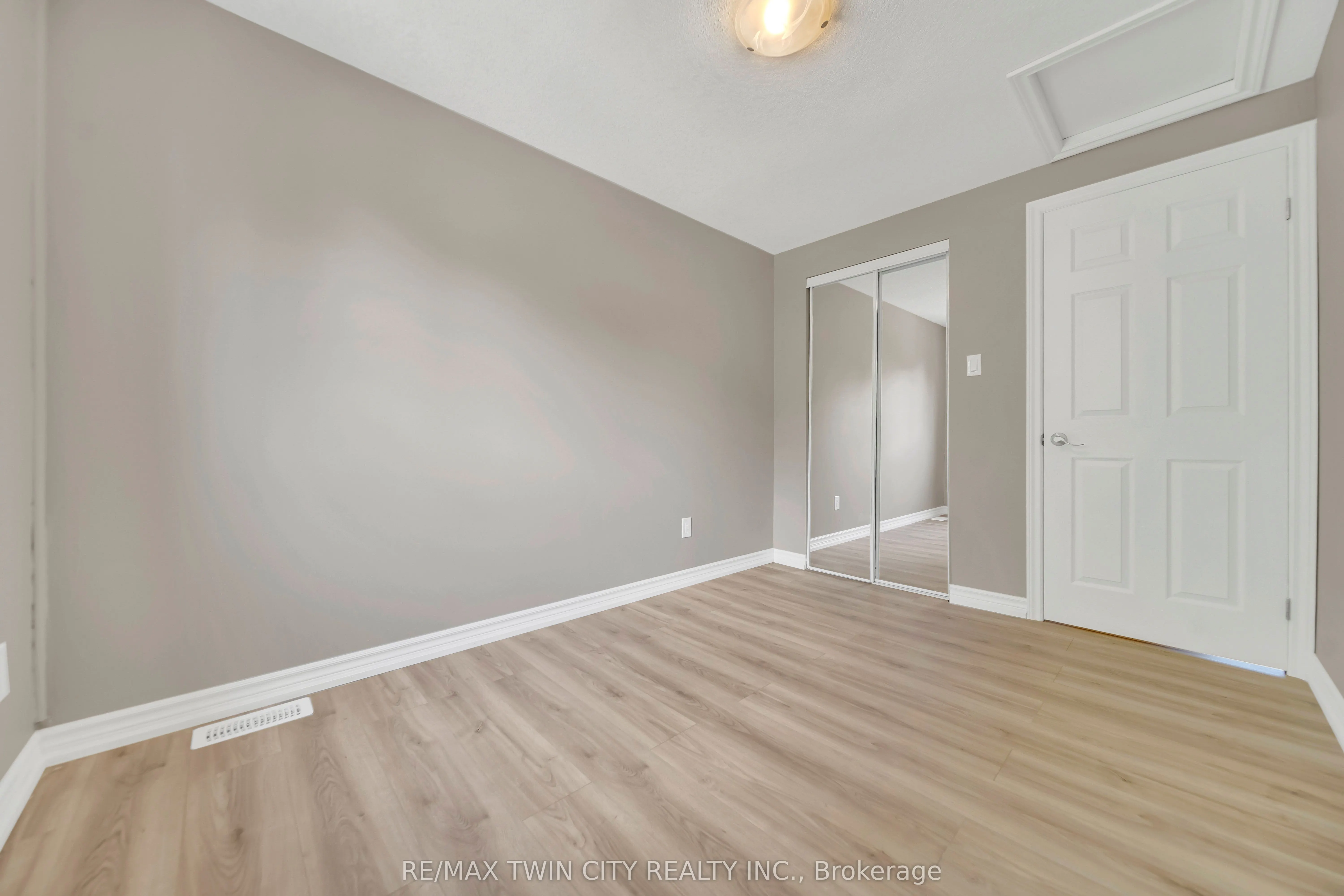 28 Uxbridge Crescent