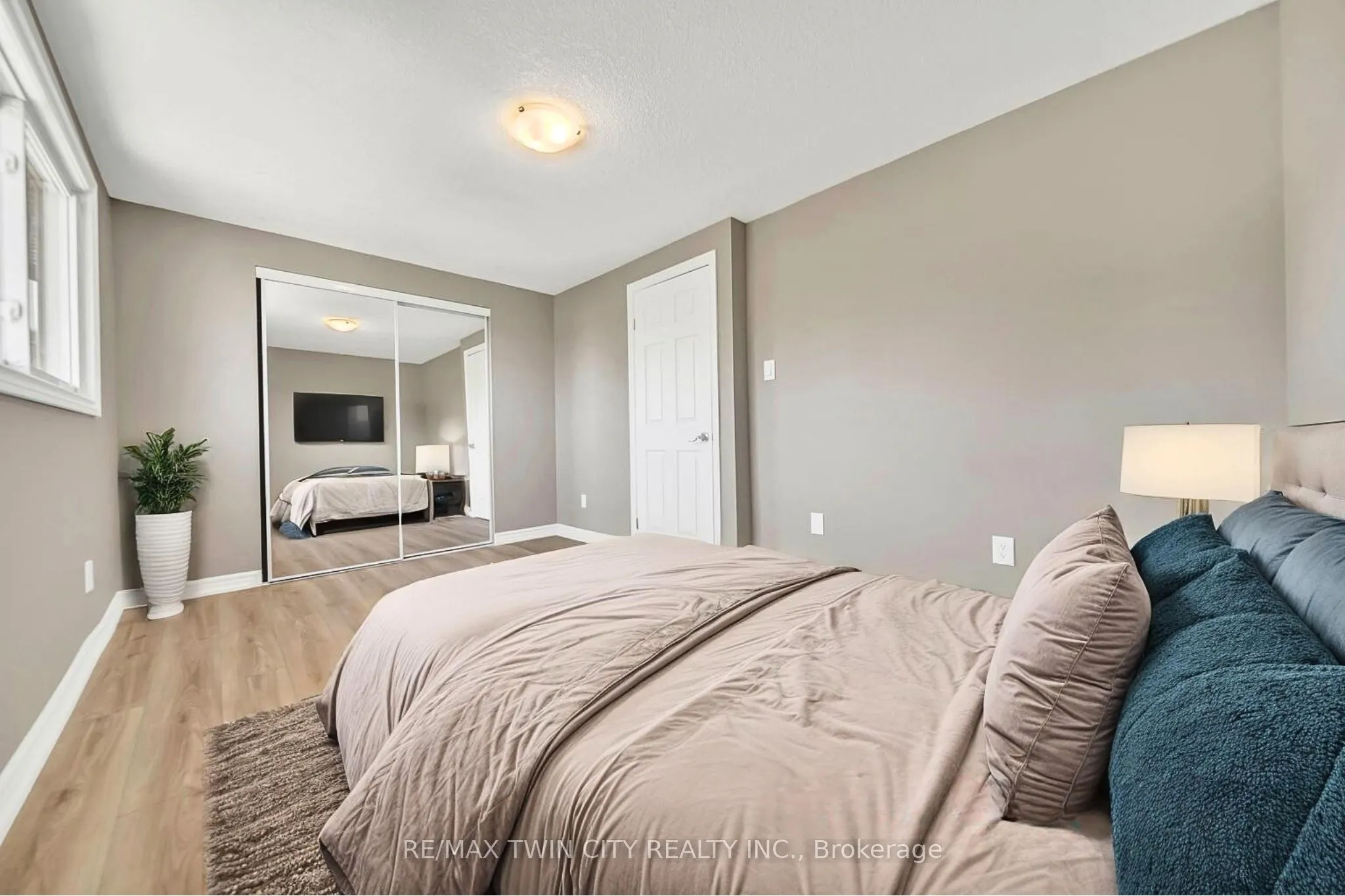 28 Uxbridge Crescent