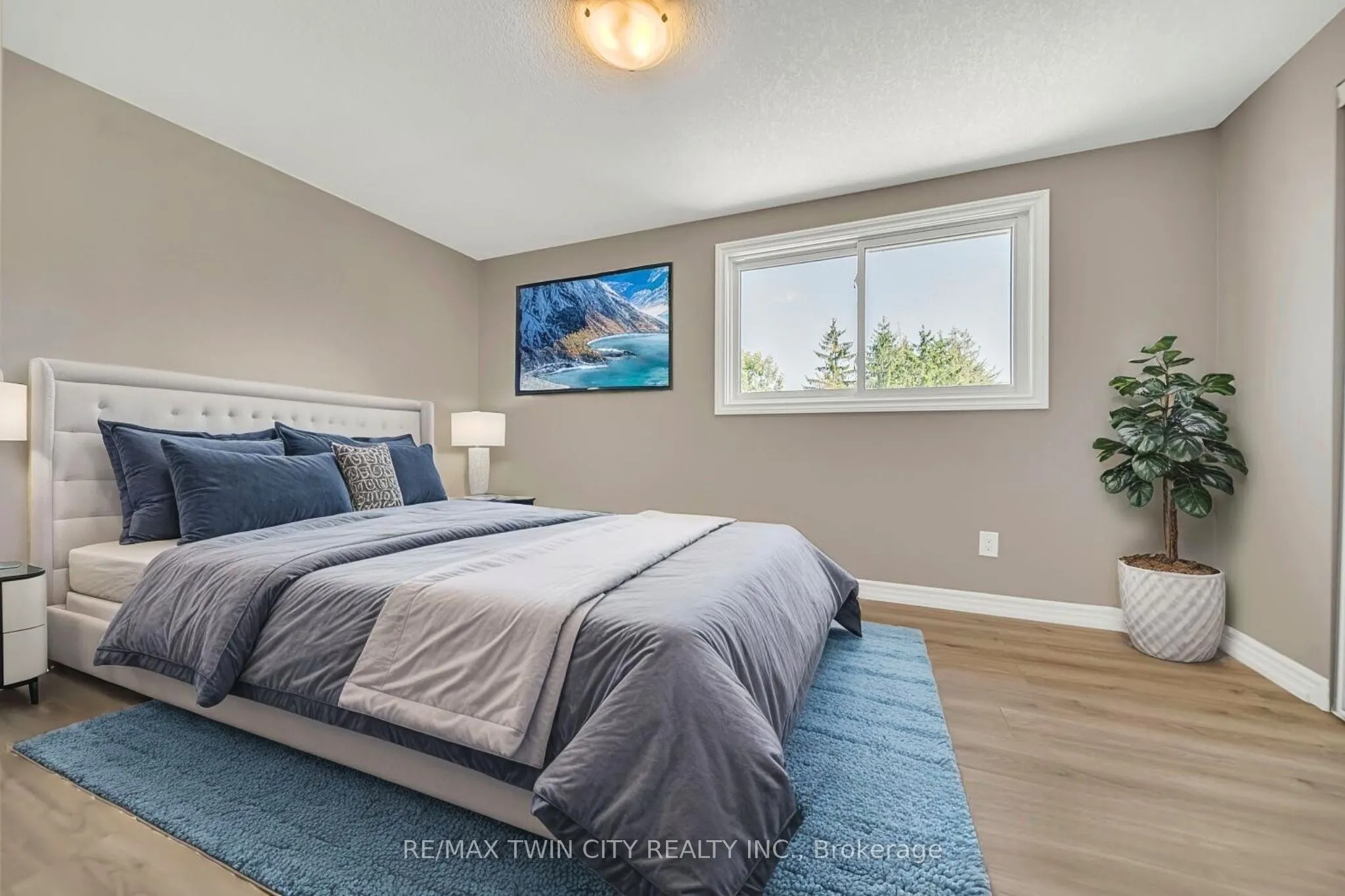 28 Uxbridge Crescent