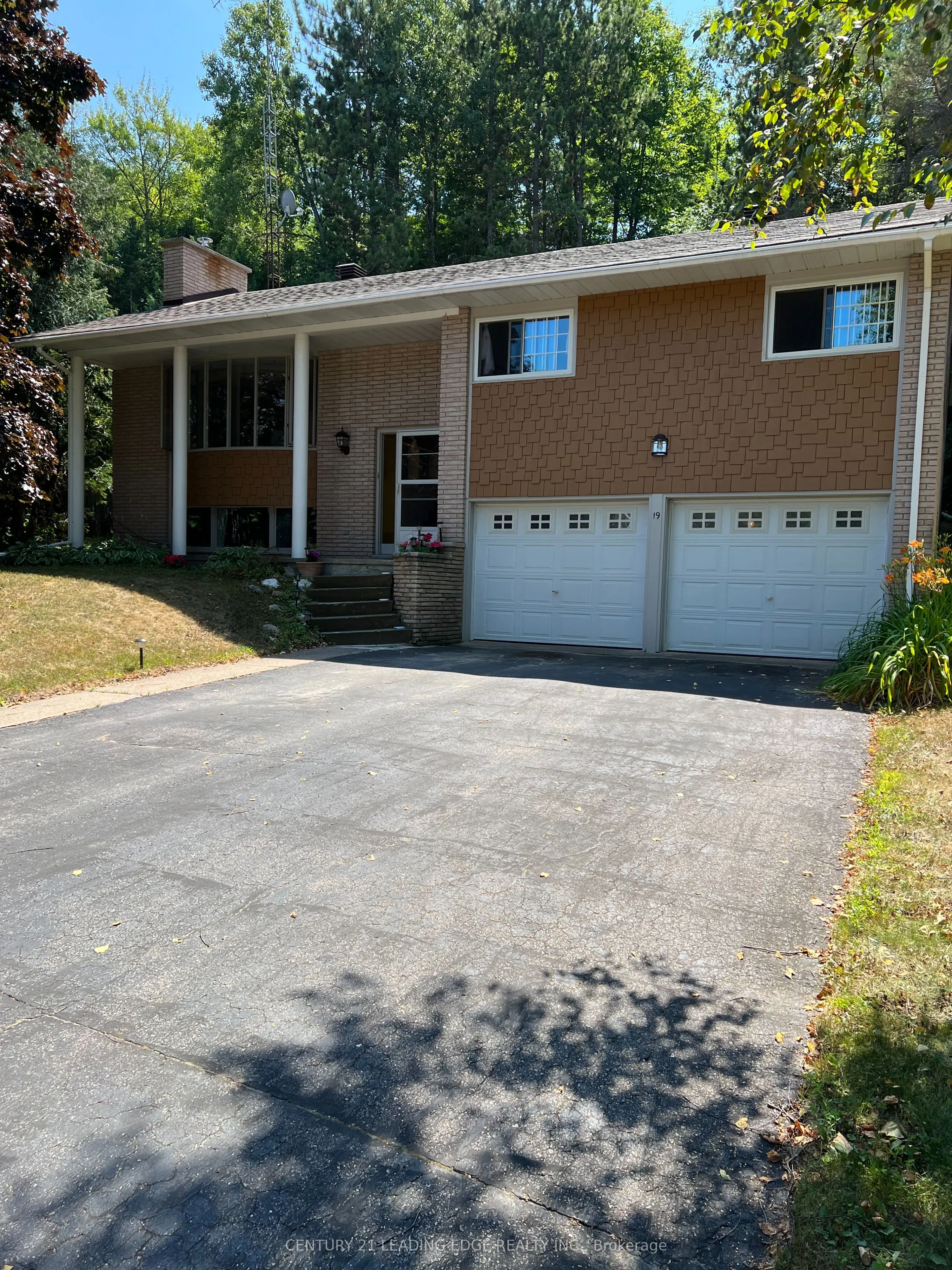 19 FOREST HILL Road
