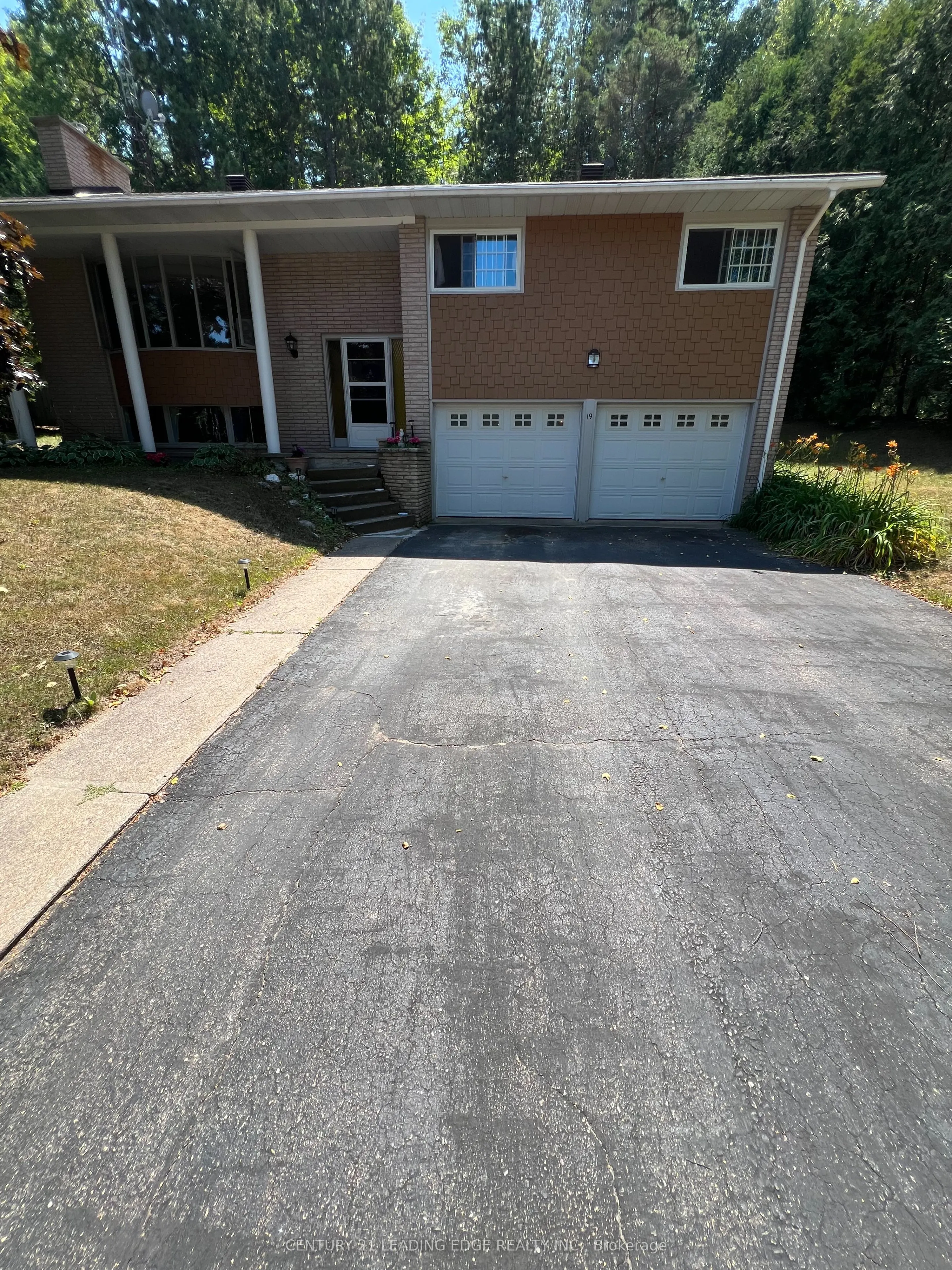 19 FOREST HILL Road