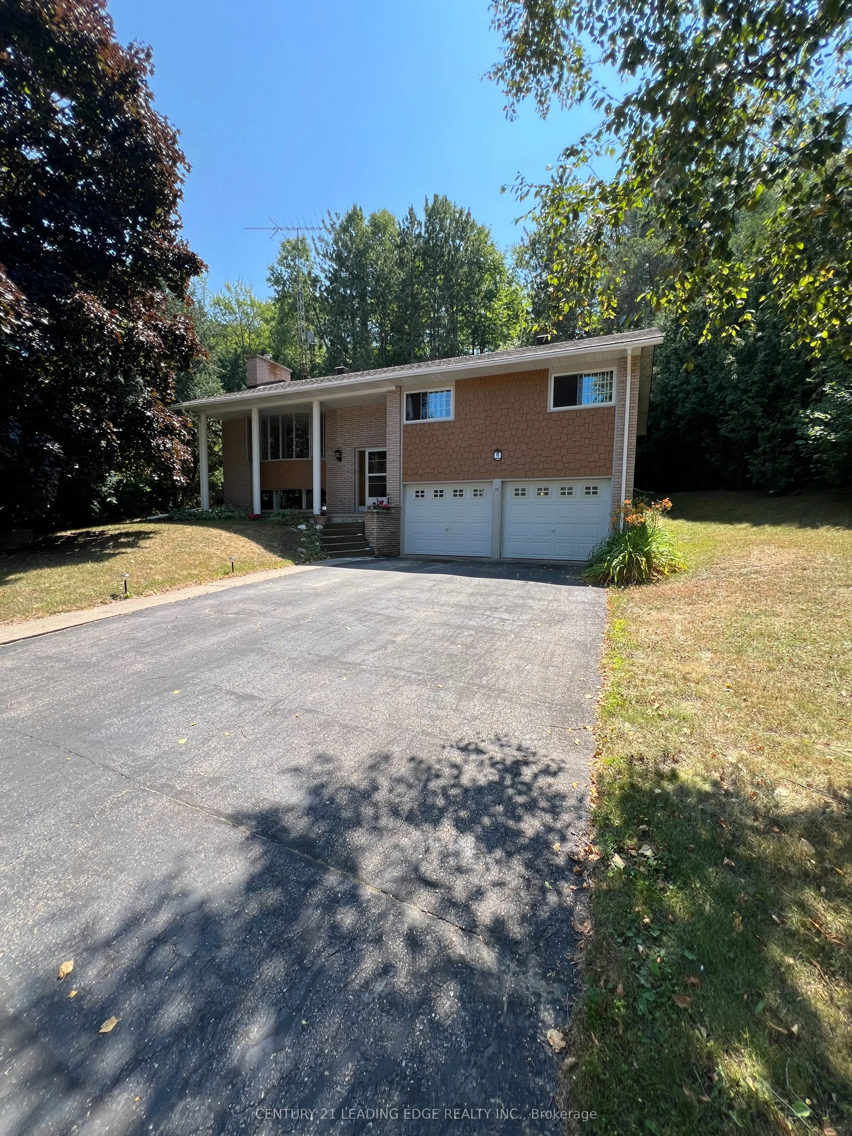 19 FOREST HILL Road
