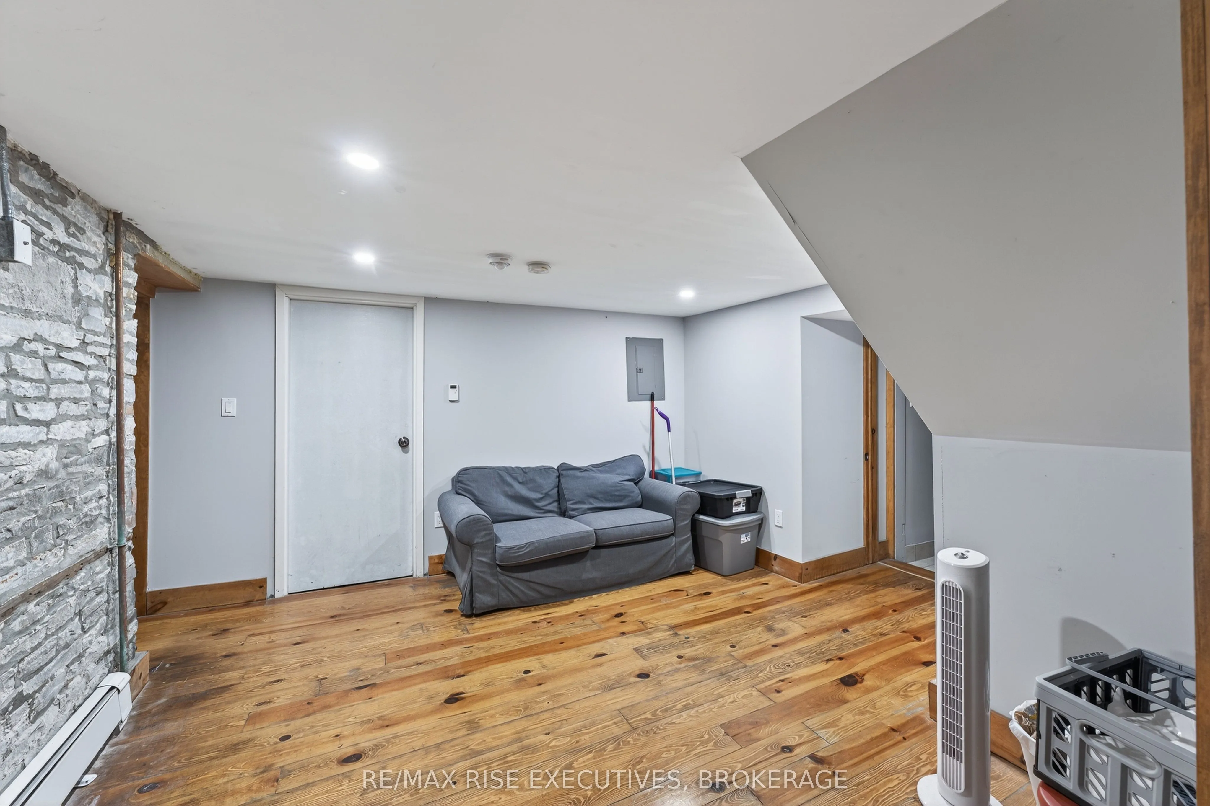160 King Street E