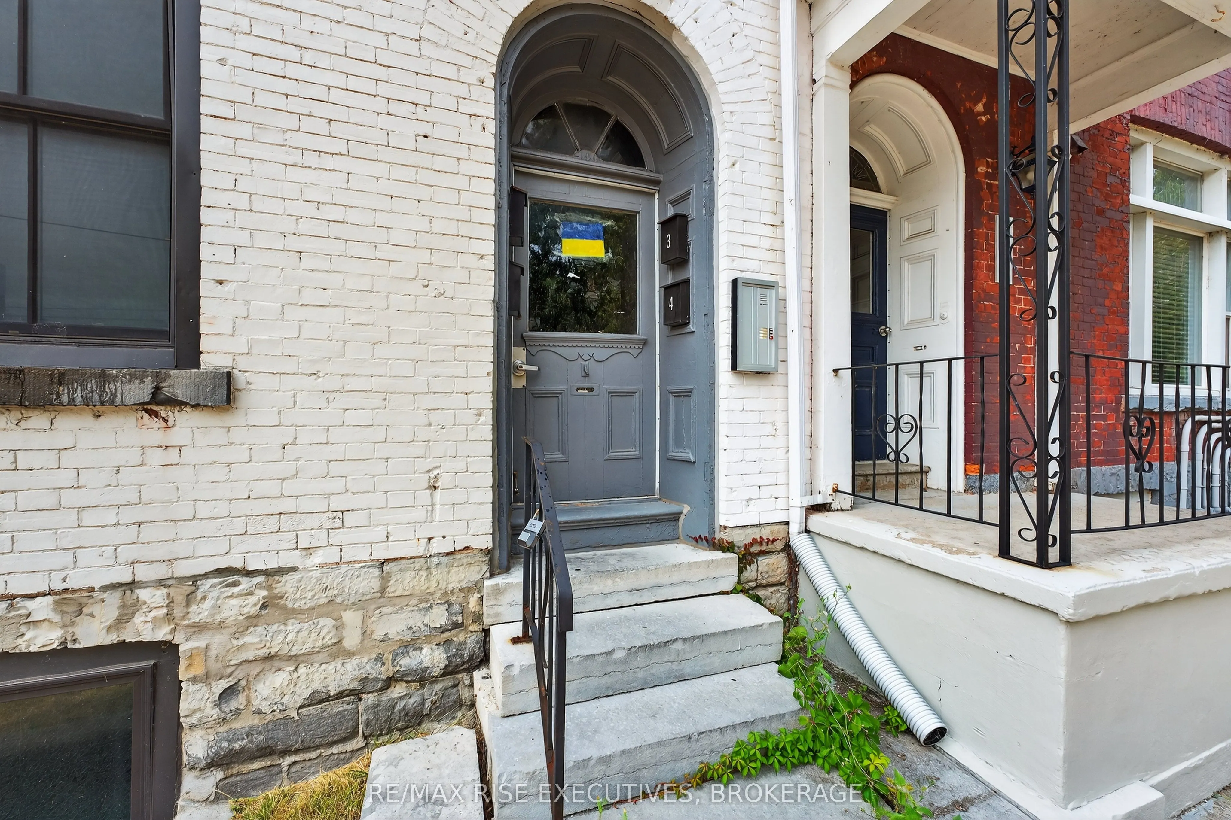 160 King Street E