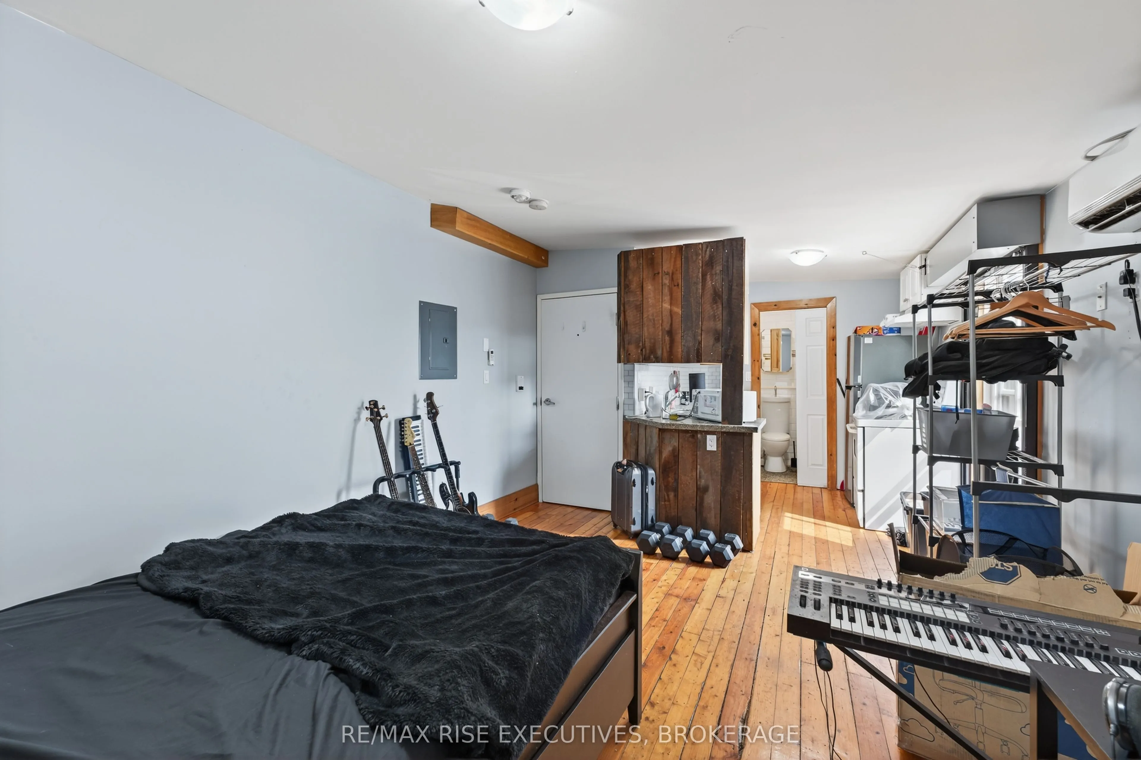 160 King Street E