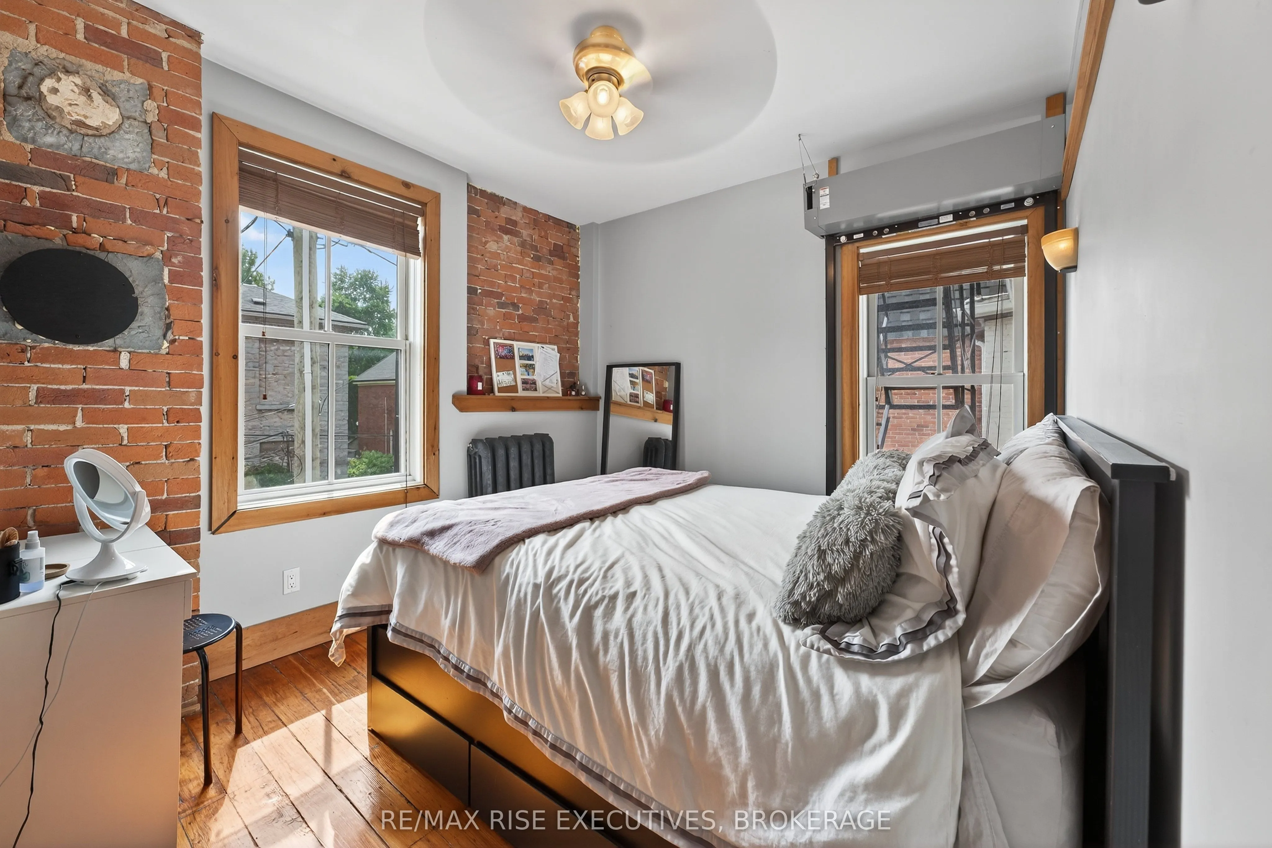 160 King Street E