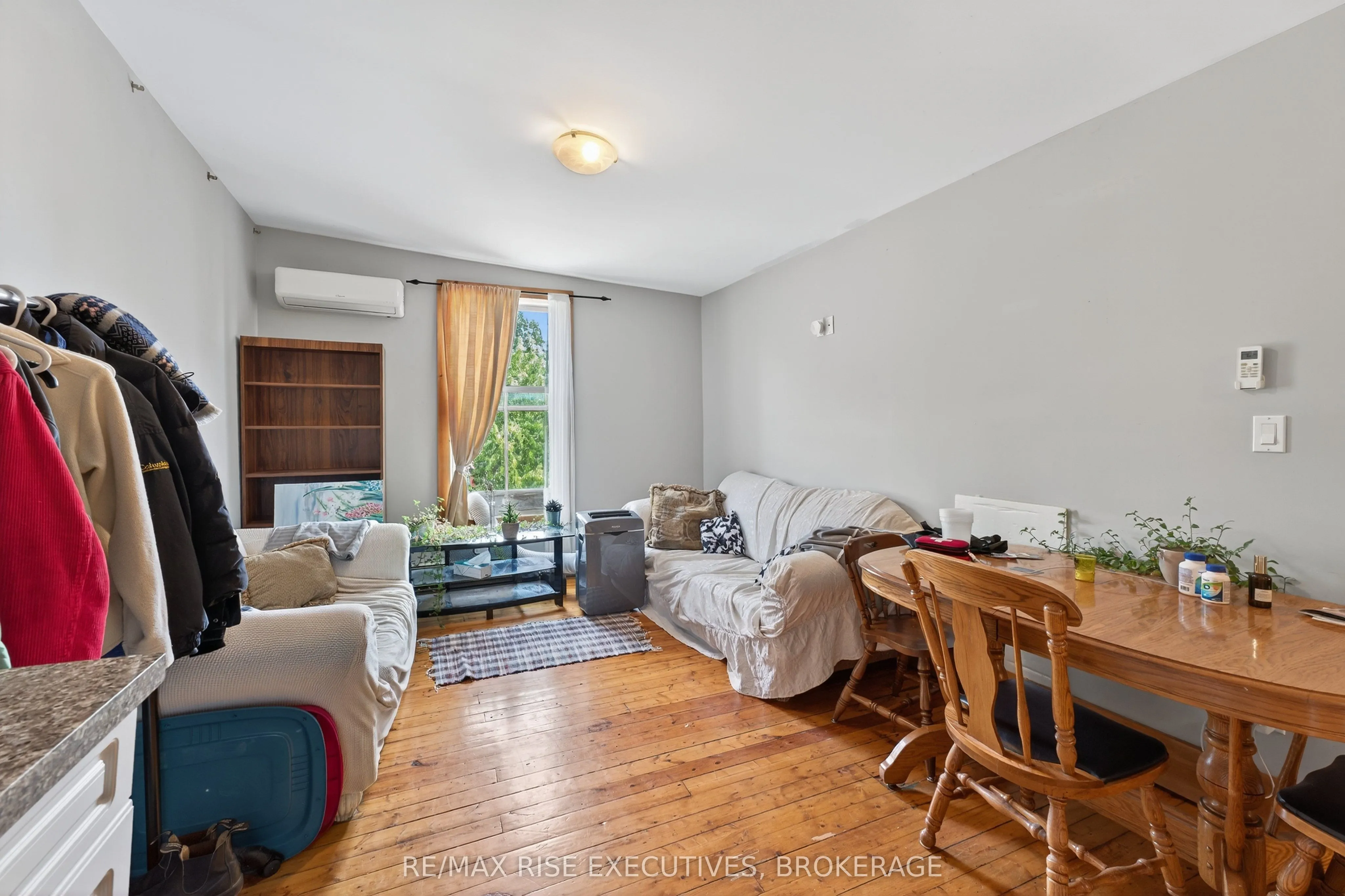 160 King Street E