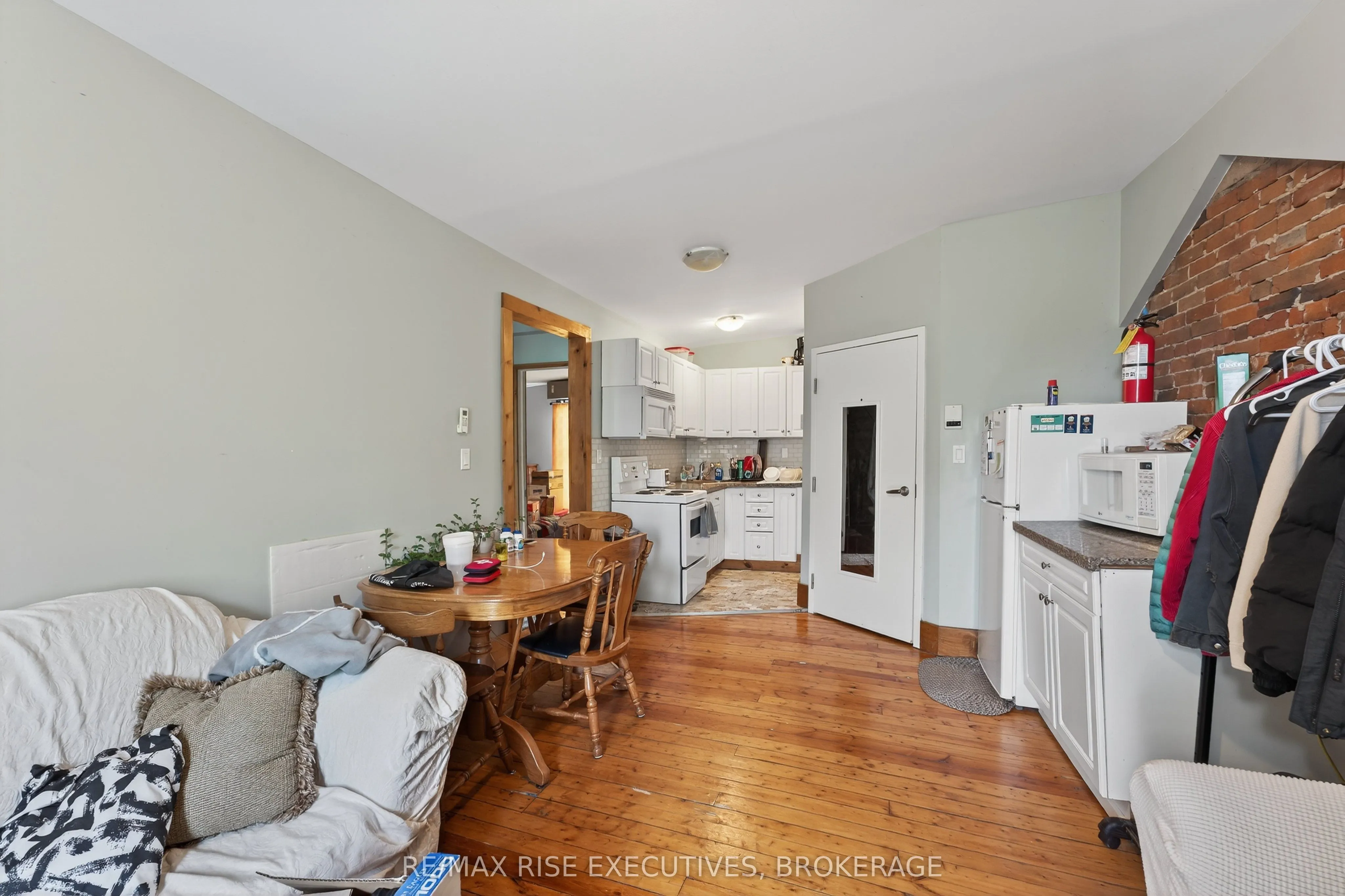 160 King Street E