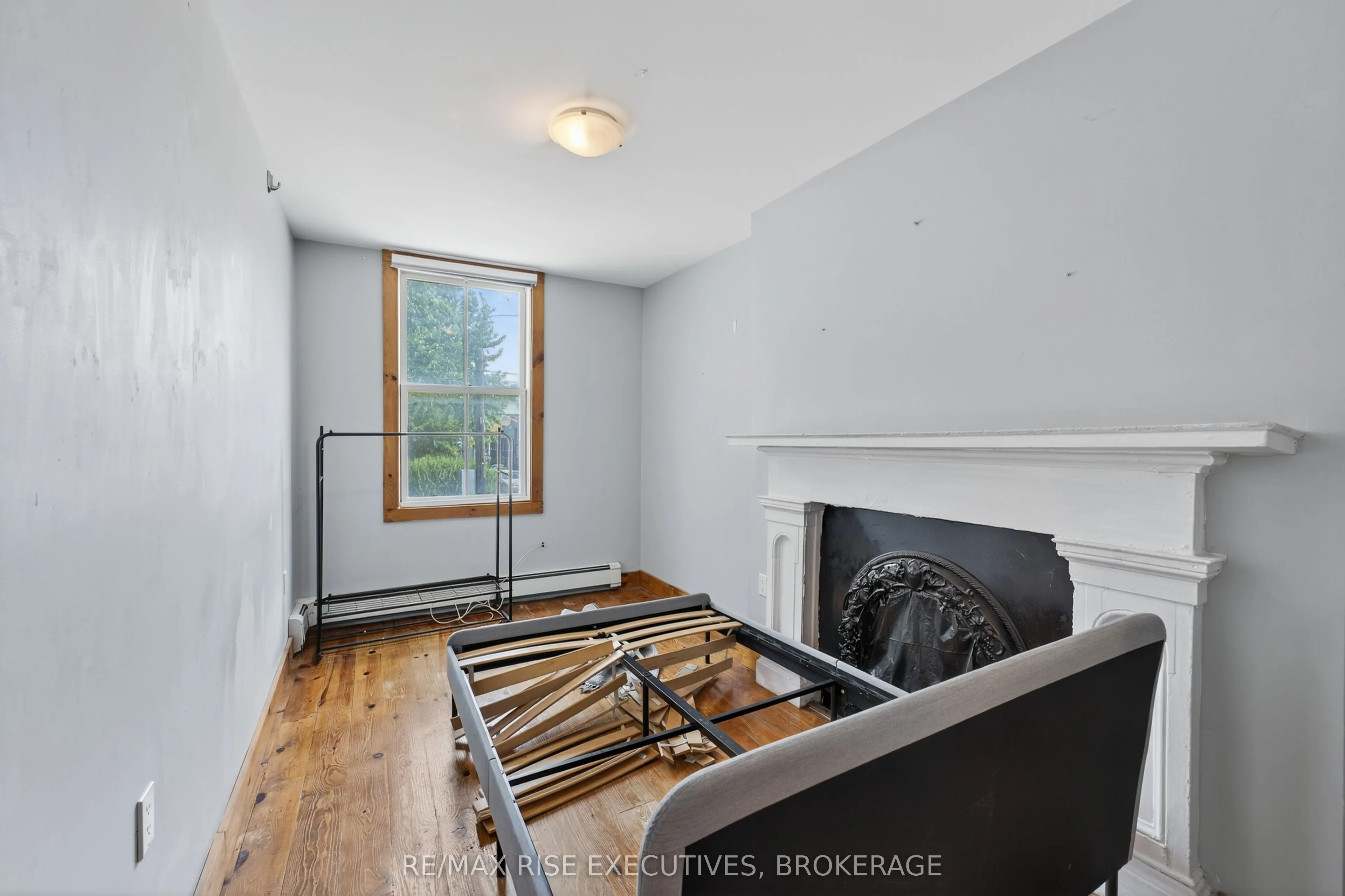 160 King Street E