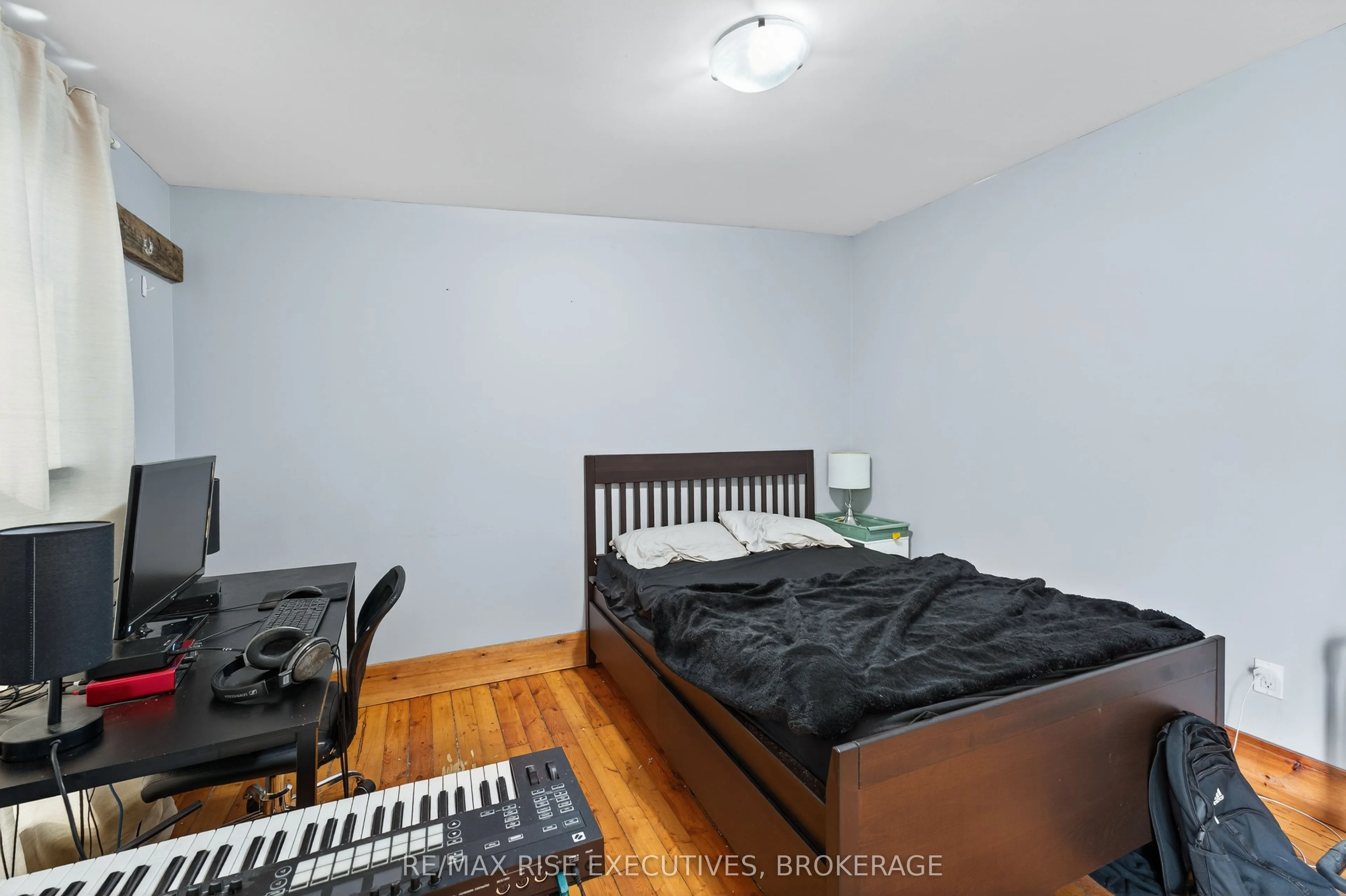 160 King Street E