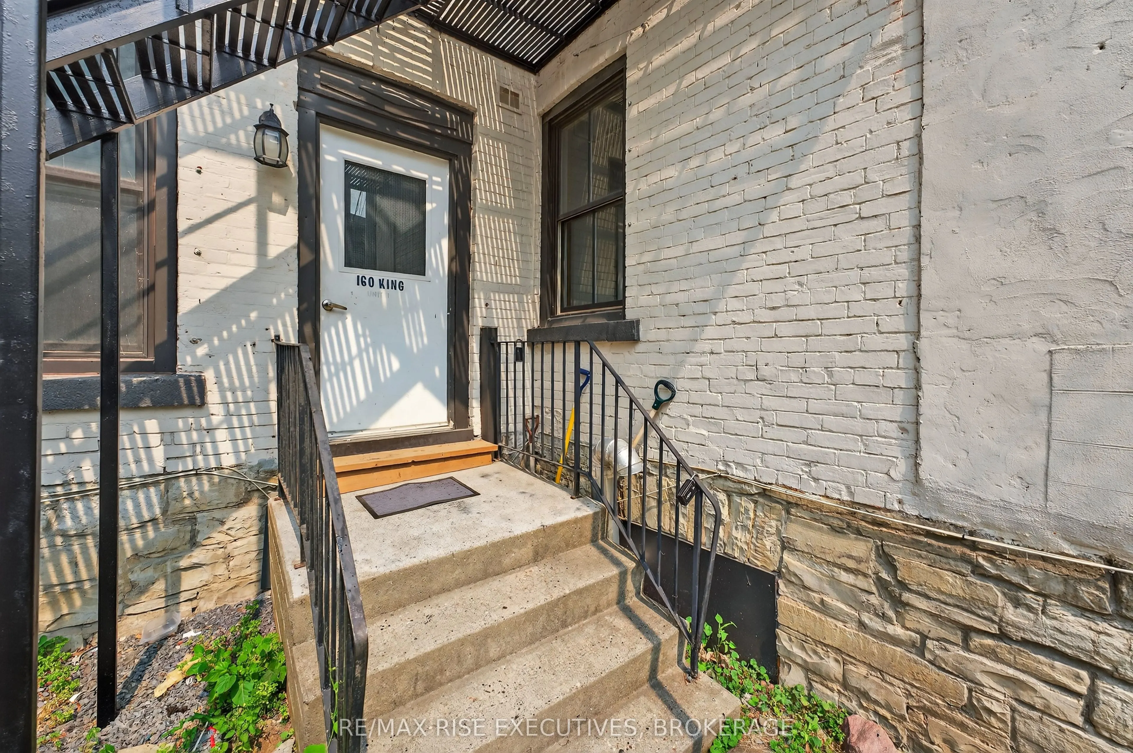 160 King Street E