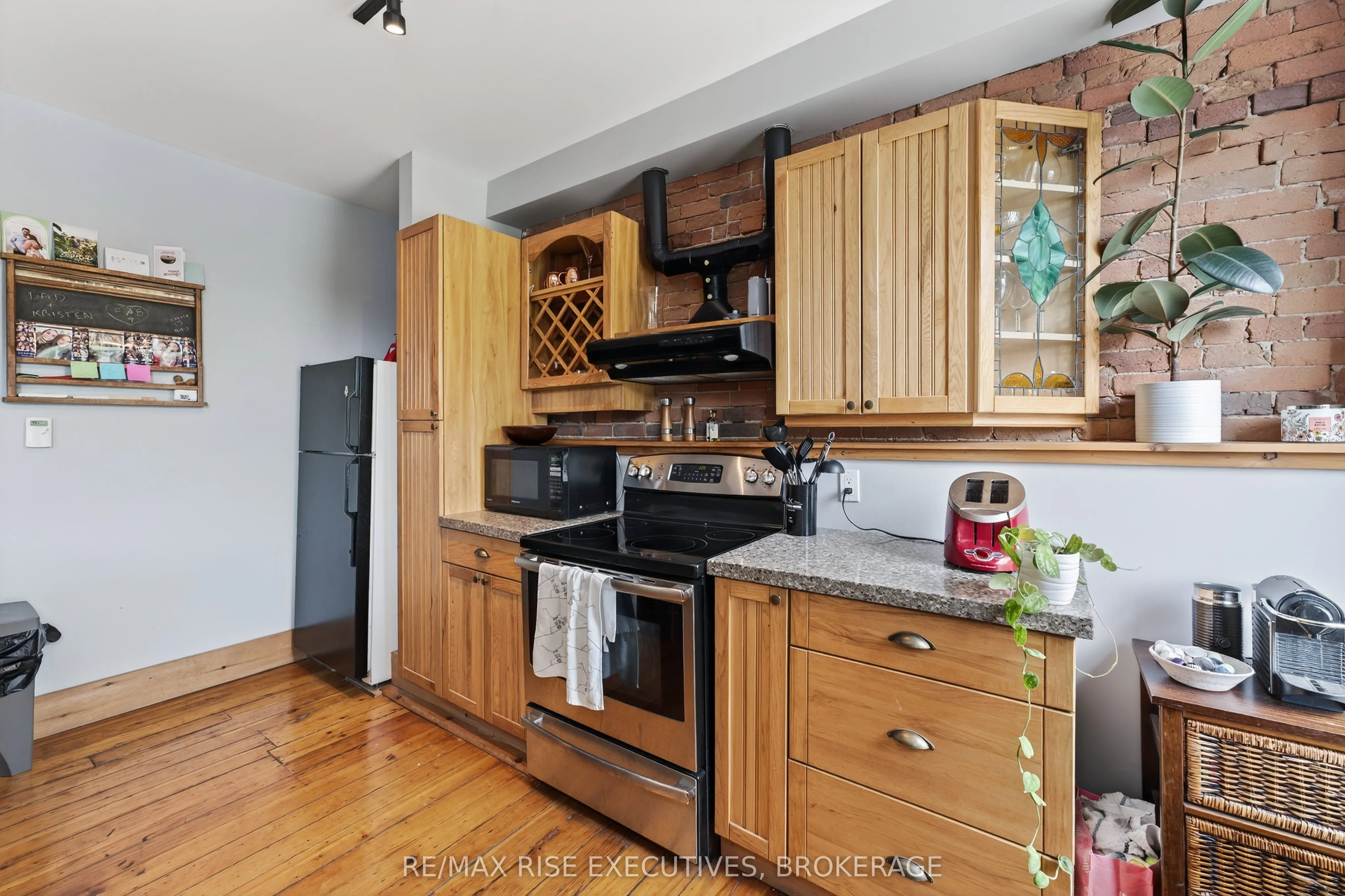 160 King Street E