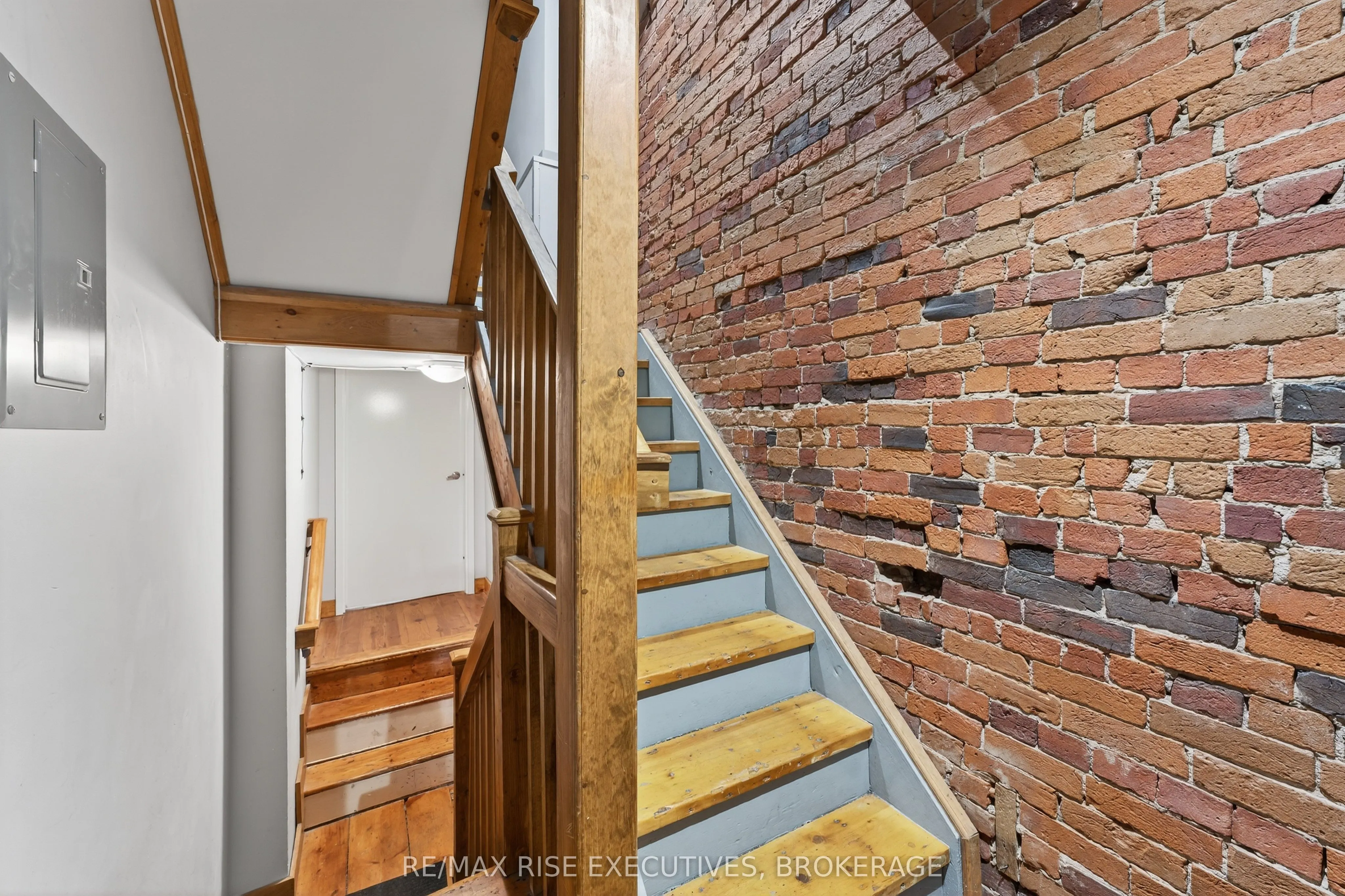 160 King Street E