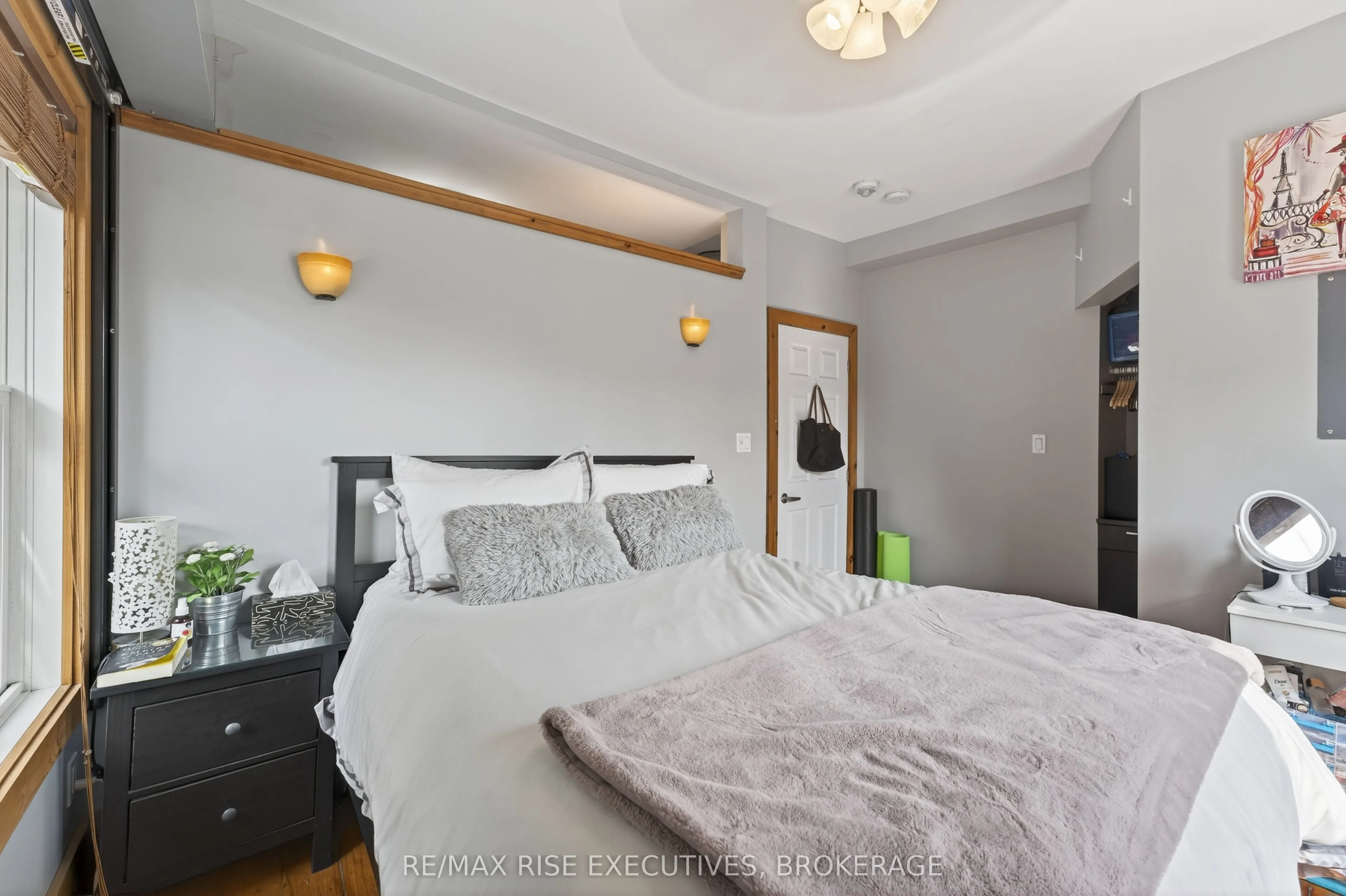 160 King Street E
