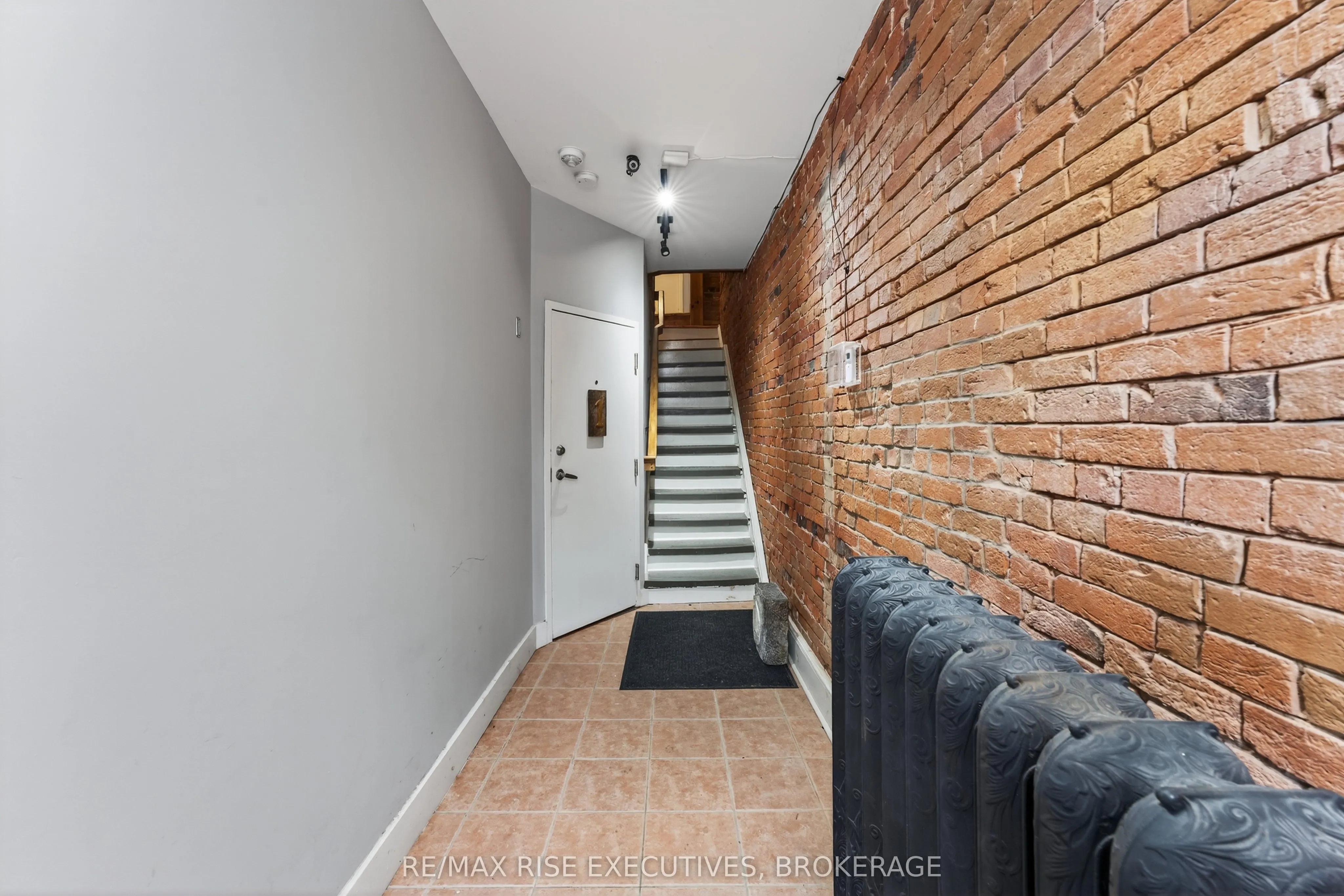 160 King Street E