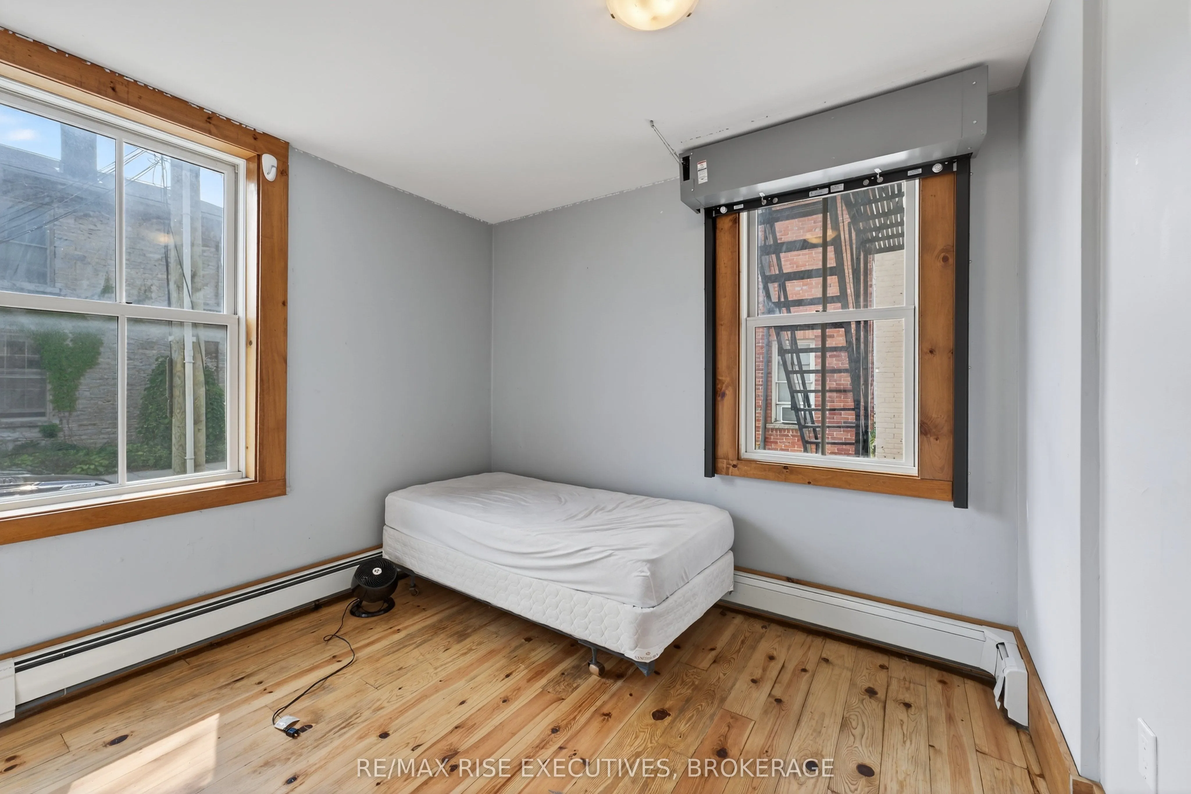 160 King Street E