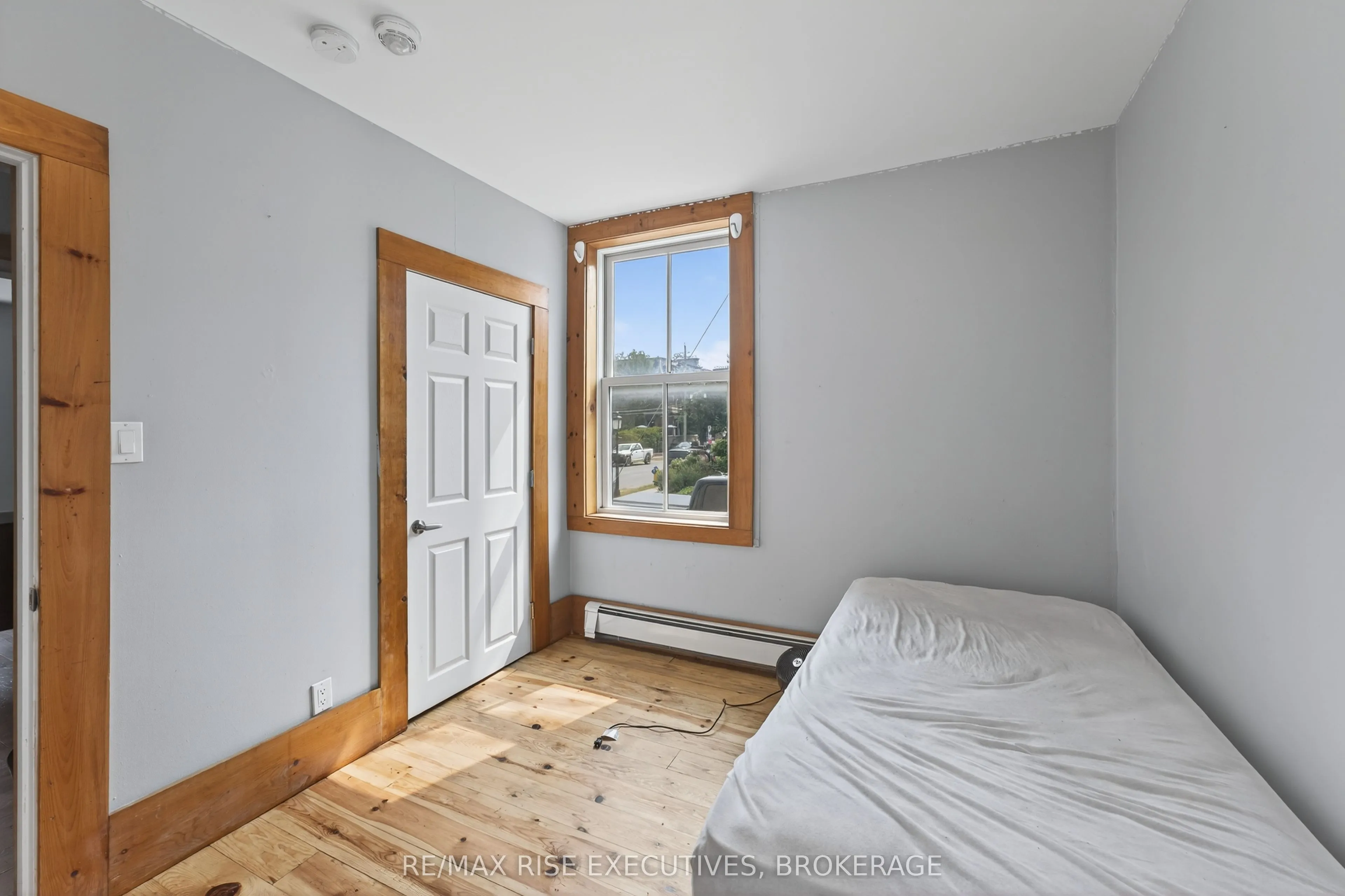 160 King Street E