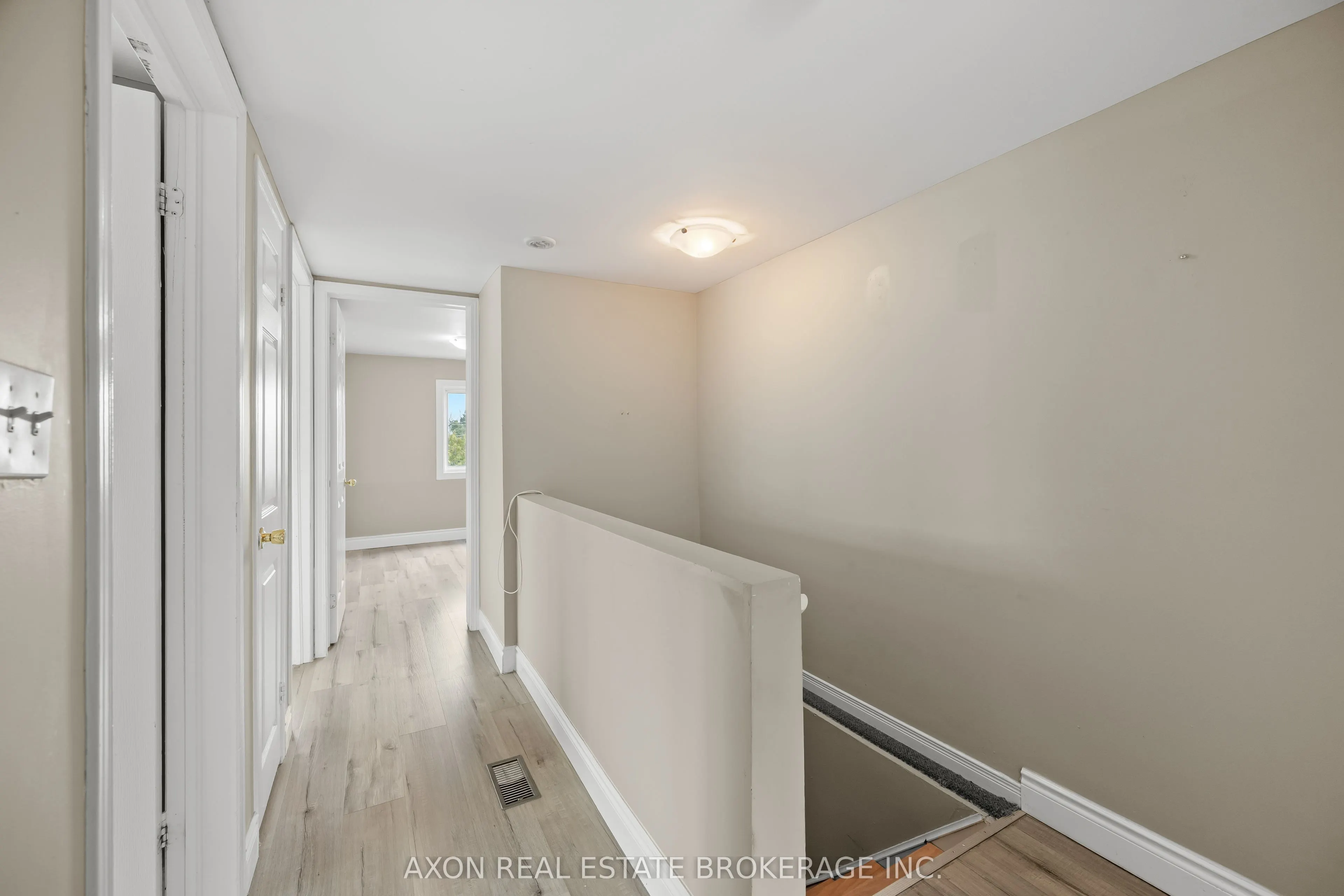 300-302 Coronation Boulevard