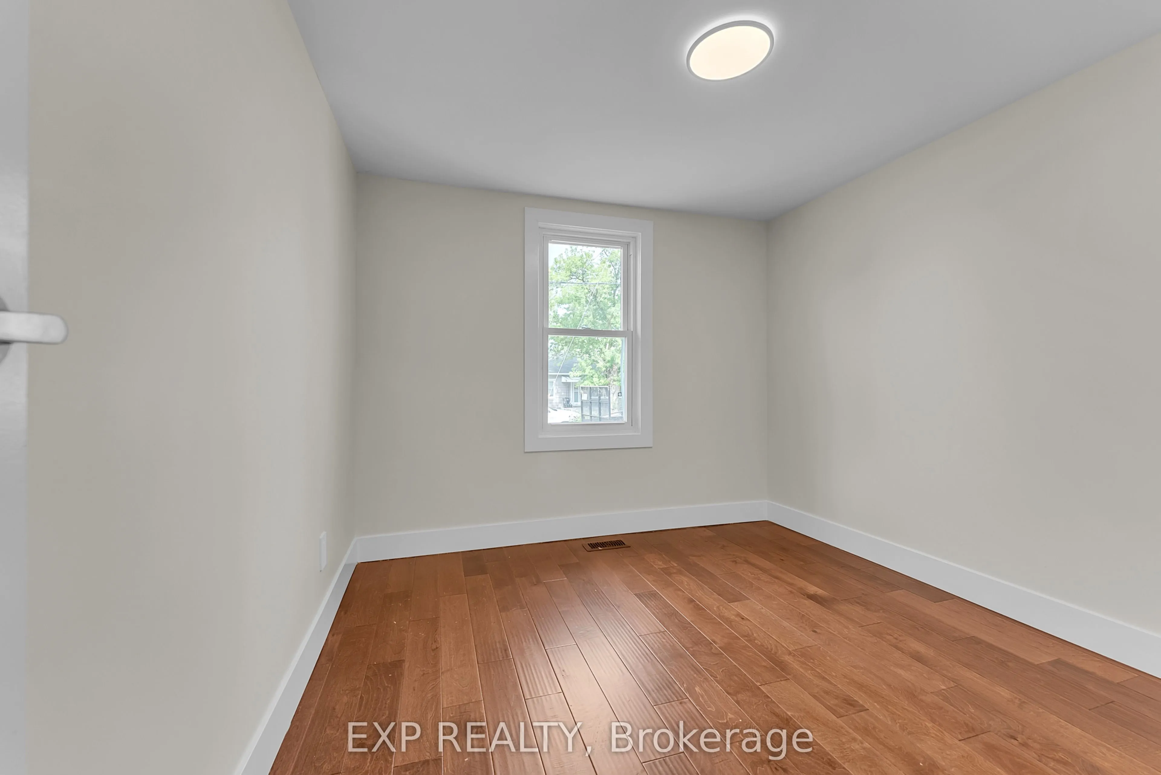 30 Leonard Avenue