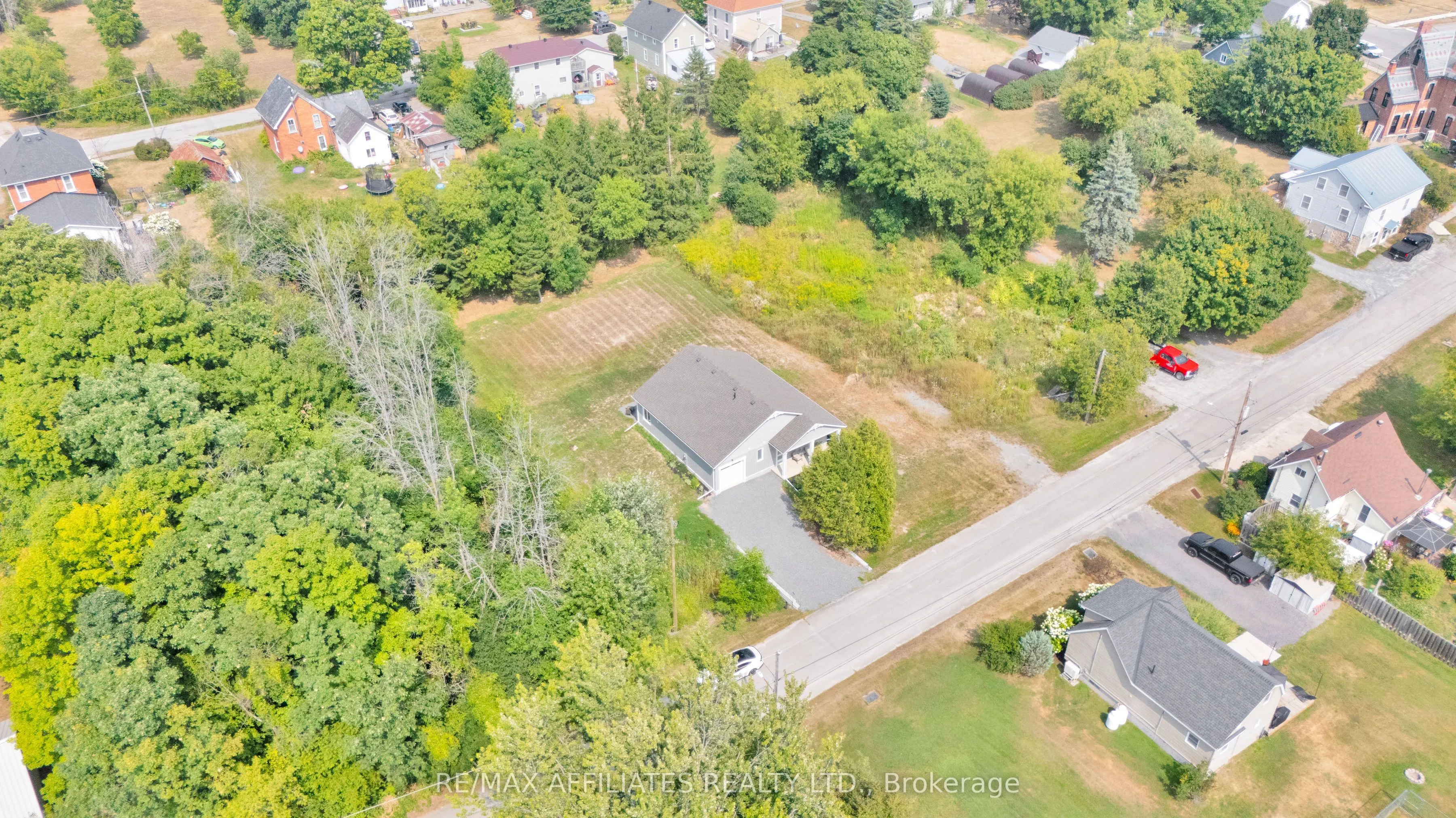 8 Simcoe Street