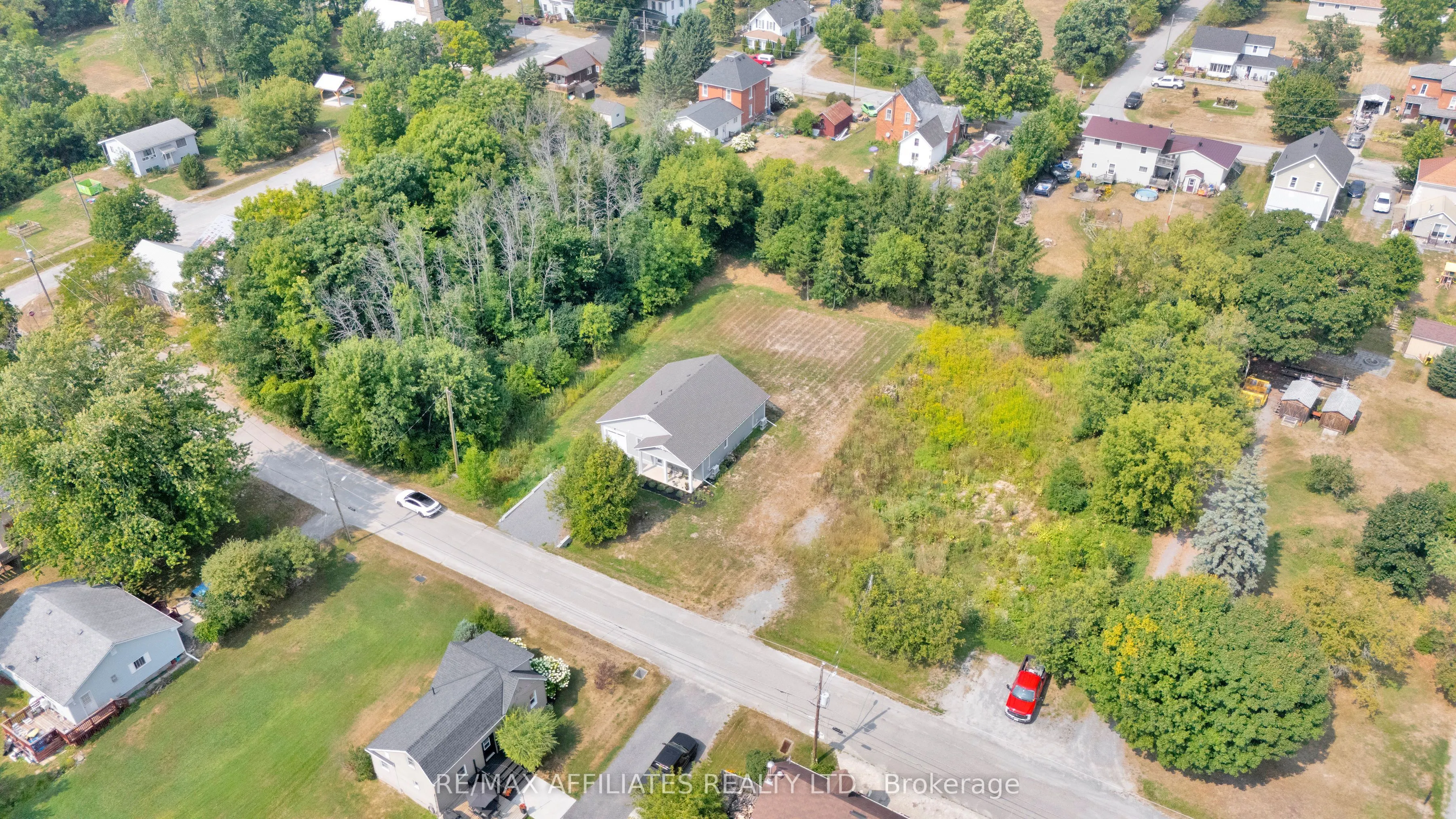 8 Simcoe Street