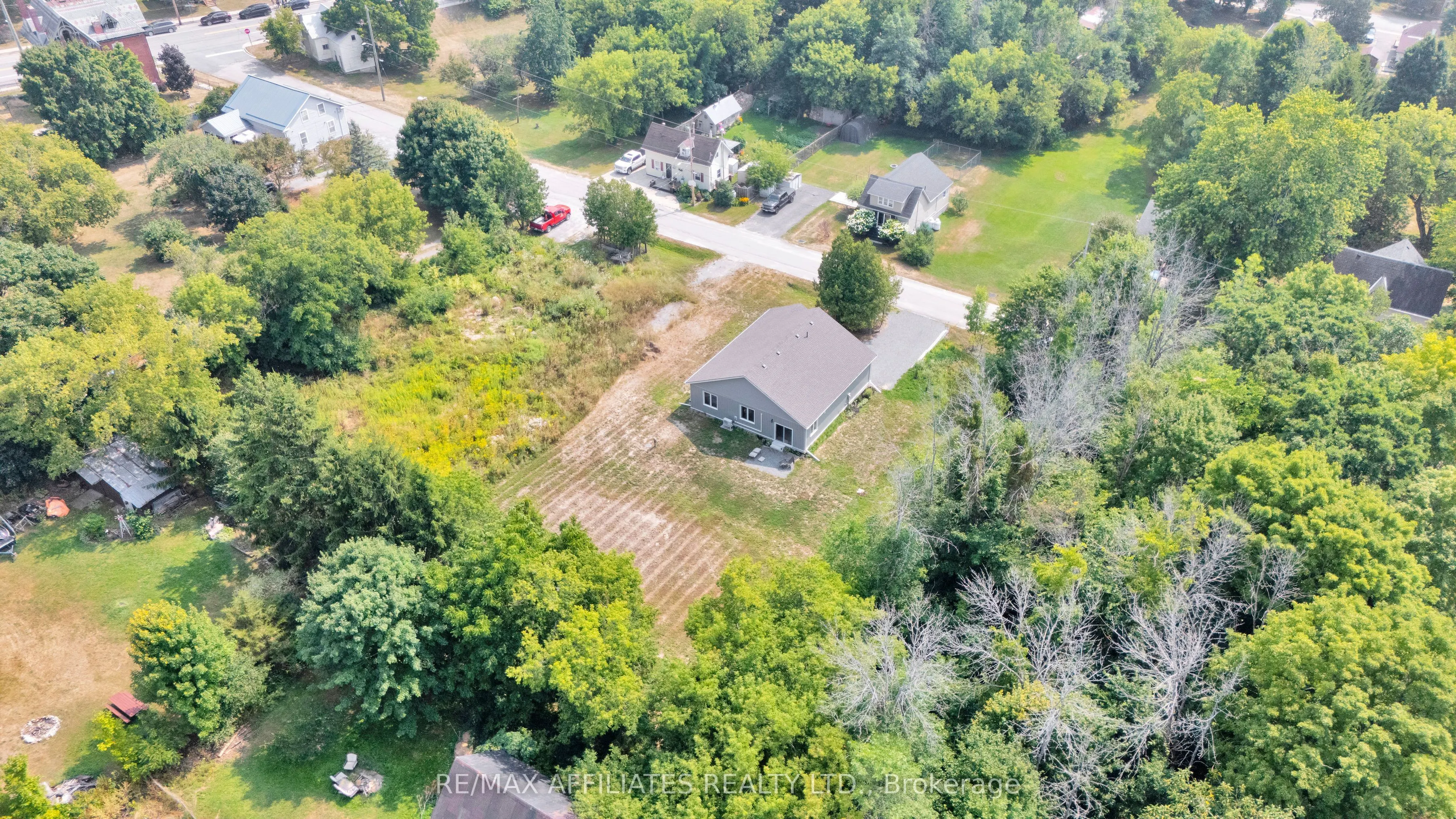 8 Simcoe Street